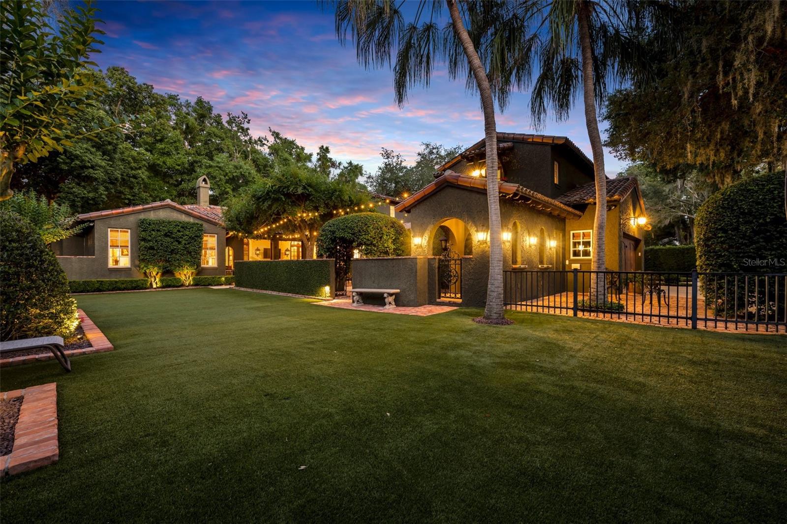 TWELVE OAKS - Residential