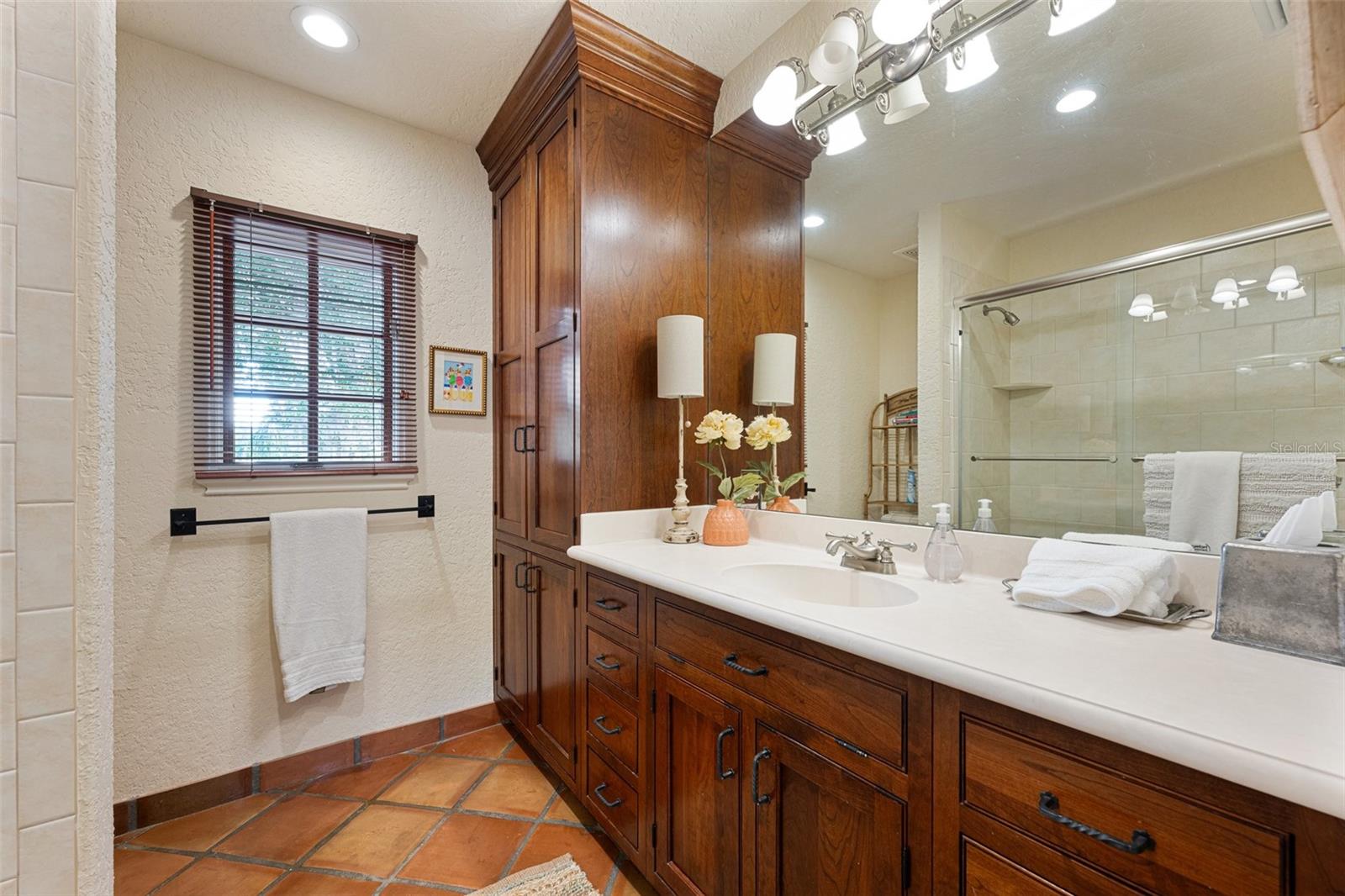 TWELVE OAKS - Residential
