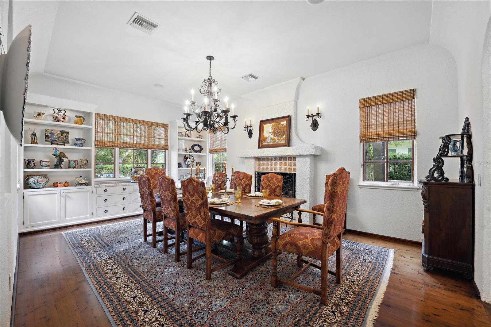 TWELVE OAKS - Residential