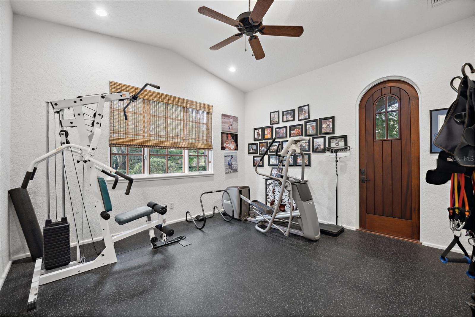 TWELVE OAKS - Residential