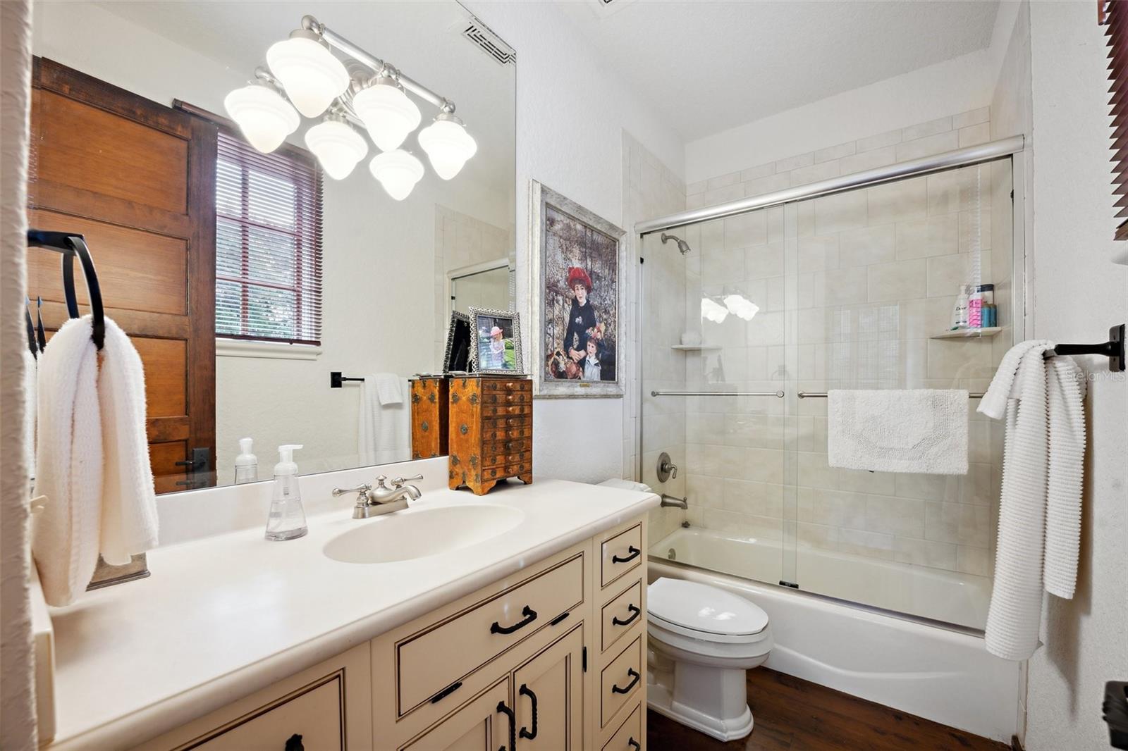 TWELVE OAKS - Residential