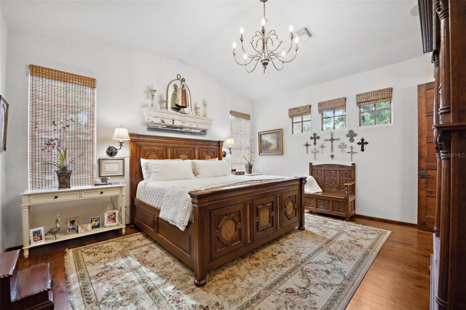 TWELVE OAKS - Residential