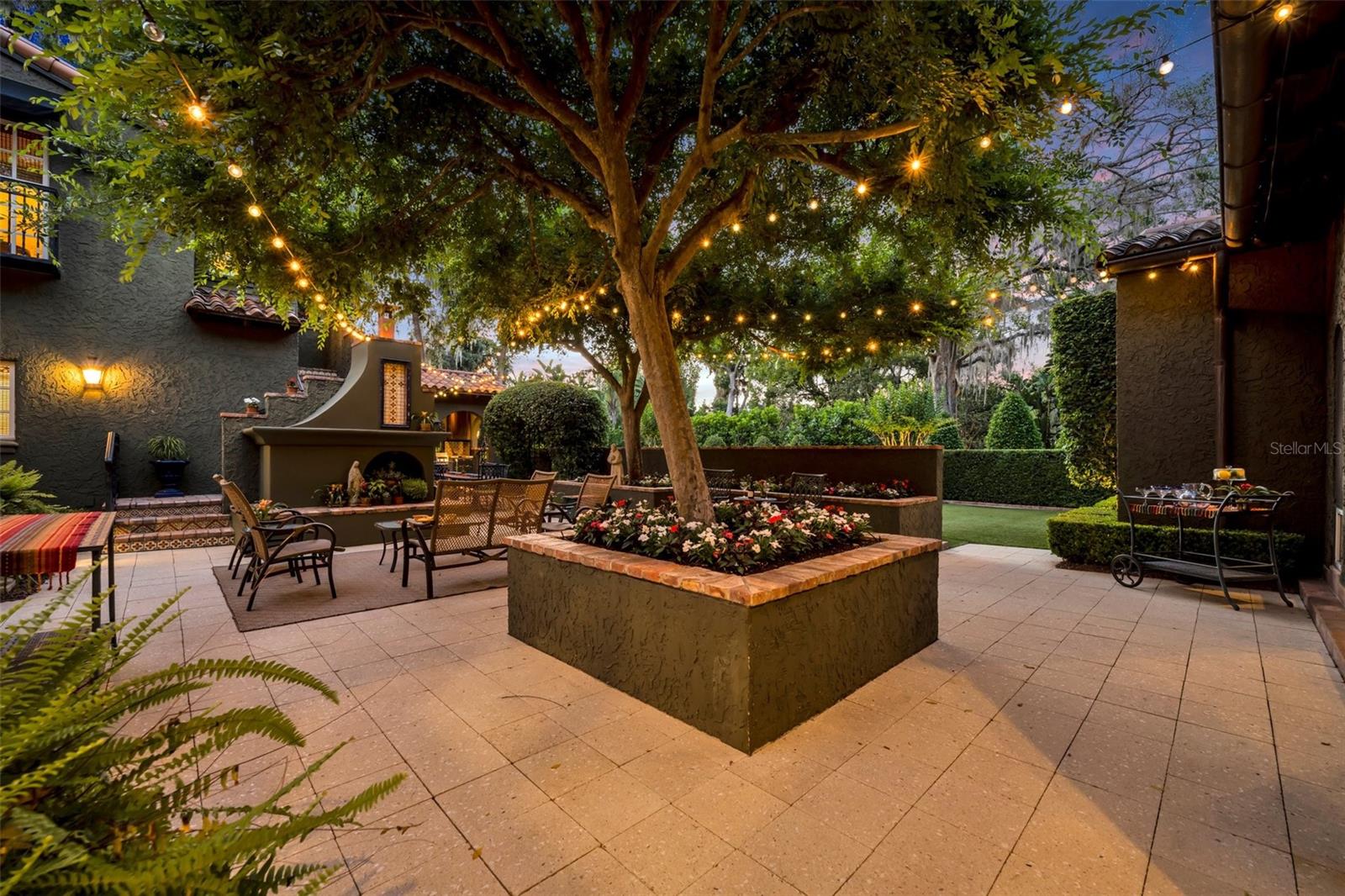 TWELVE OAKS - Residential