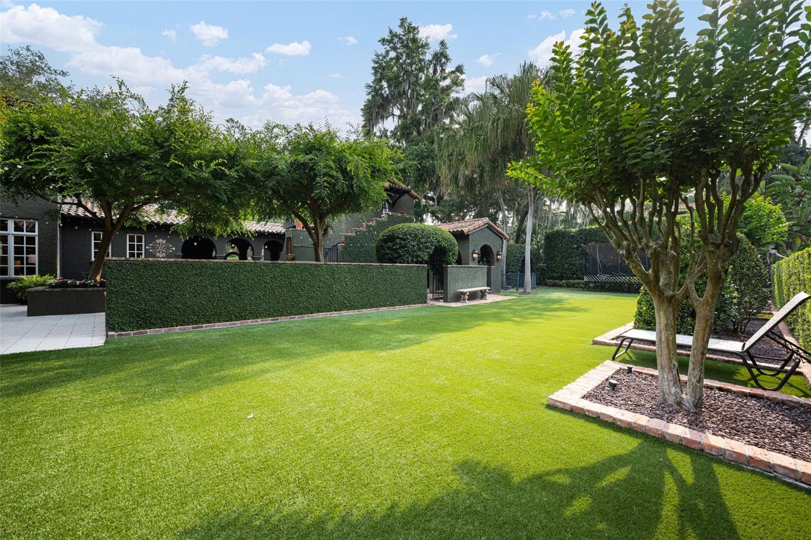 TWELVE OAKS - Residential