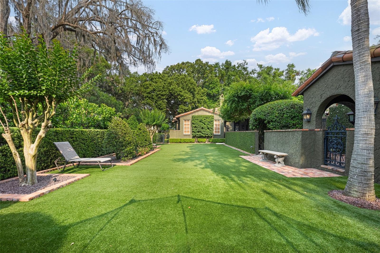TWELVE OAKS - Residential