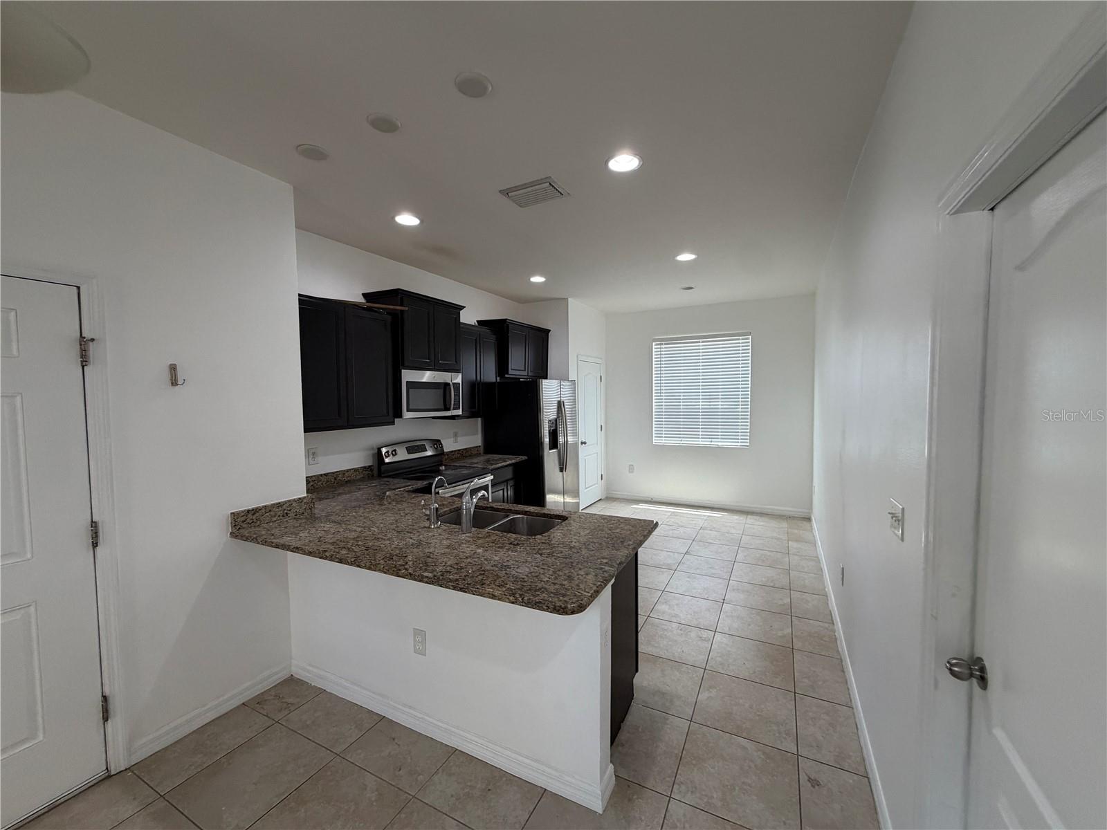 HIDDEN RIVER TWNHMS PH 2 - Residential Lease