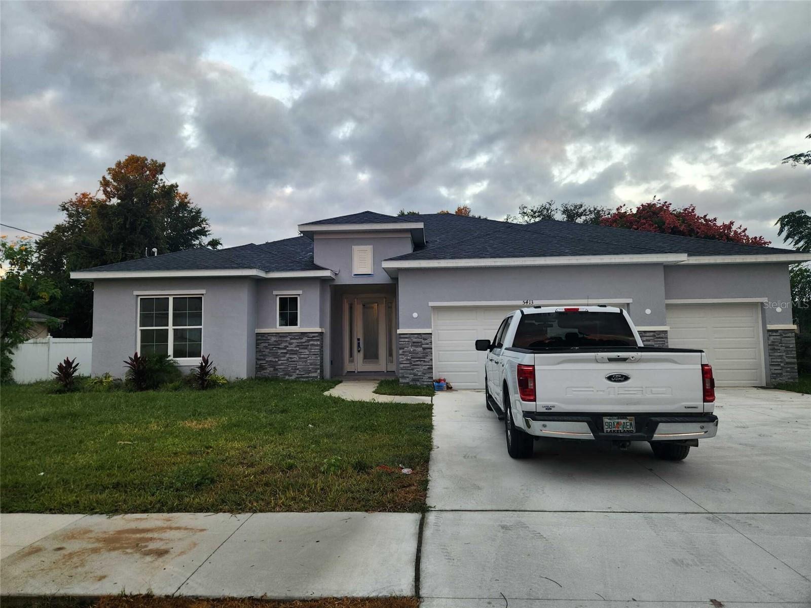 Well-maintained 3 bedroom, 3.5 bath home in the heart of Spring Hill featuring a functional floor plan, comfortable living spaces, and a convenient location close to shopping, dining, medical facilities, and major roadways. Enjoy the perfect blend of comfort and convenience. Available now, schedule your showing today!