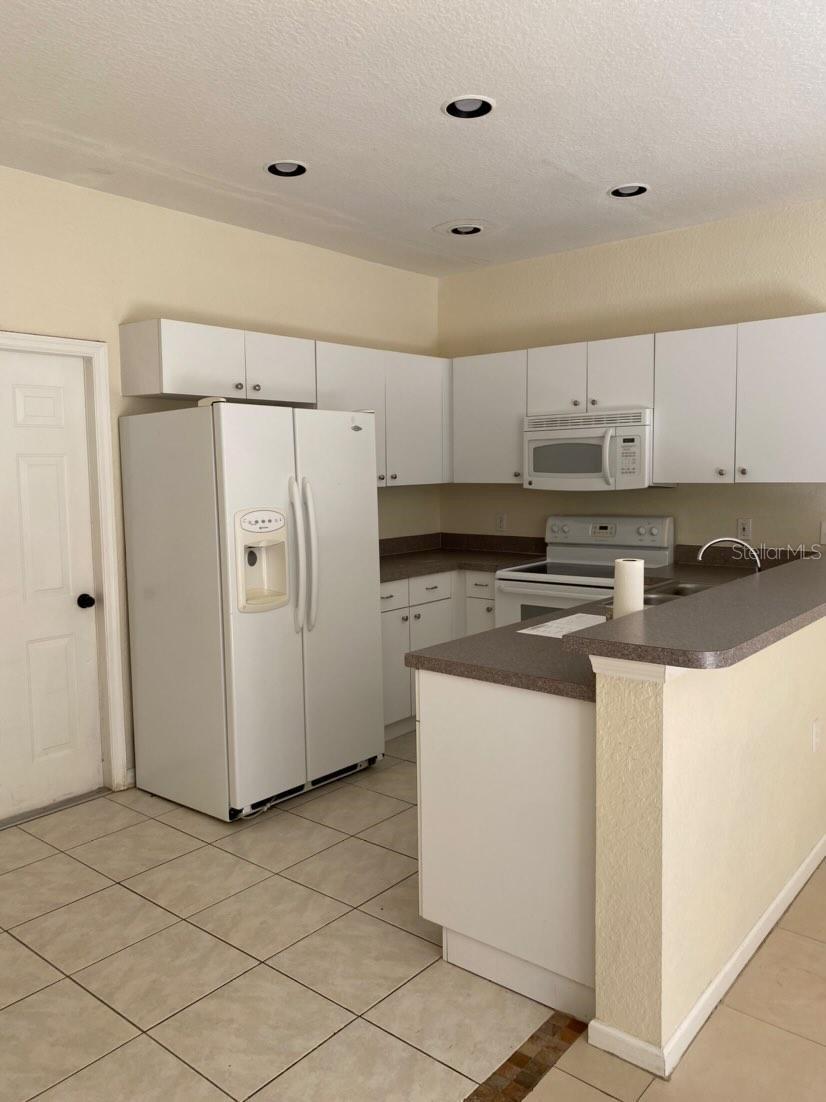 EMERALD POINTE TWNHMS AT TAMPA PALMS - Residential Lease