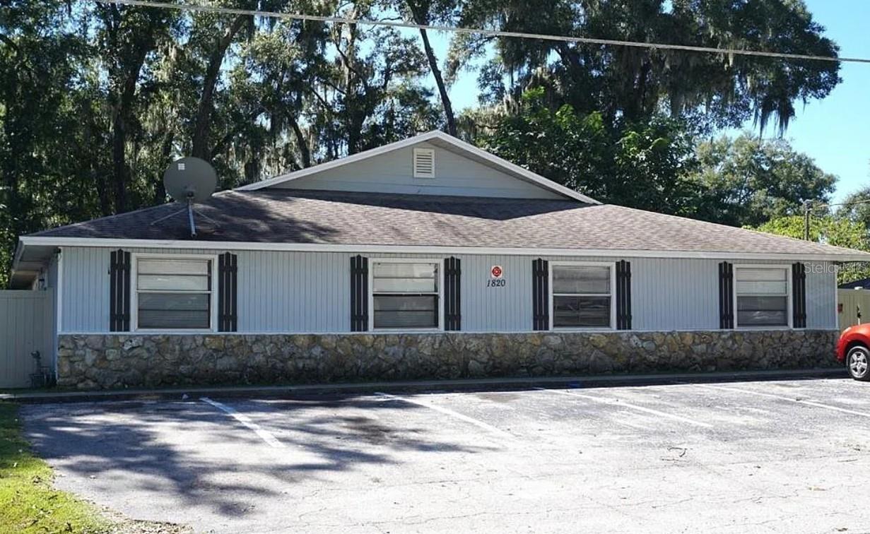 Income-producing quadplex in SE Ocala's Citrus Park! This fee simple property features four 2-bedroom, 1-bathrooms with separate meters. Built in 1982 and offering 3,233 heated Sq ft, the building sits on a 0.28 acre lot in Flood Zone X. Interior finishes include tile, vinyl, and laminate flooring and includes central air. Zoned R-3 with no HOA or special sale conditions. Located minutes from SE Maricamp Rd and major conveniences — a solid turnkey investment with room to grow.