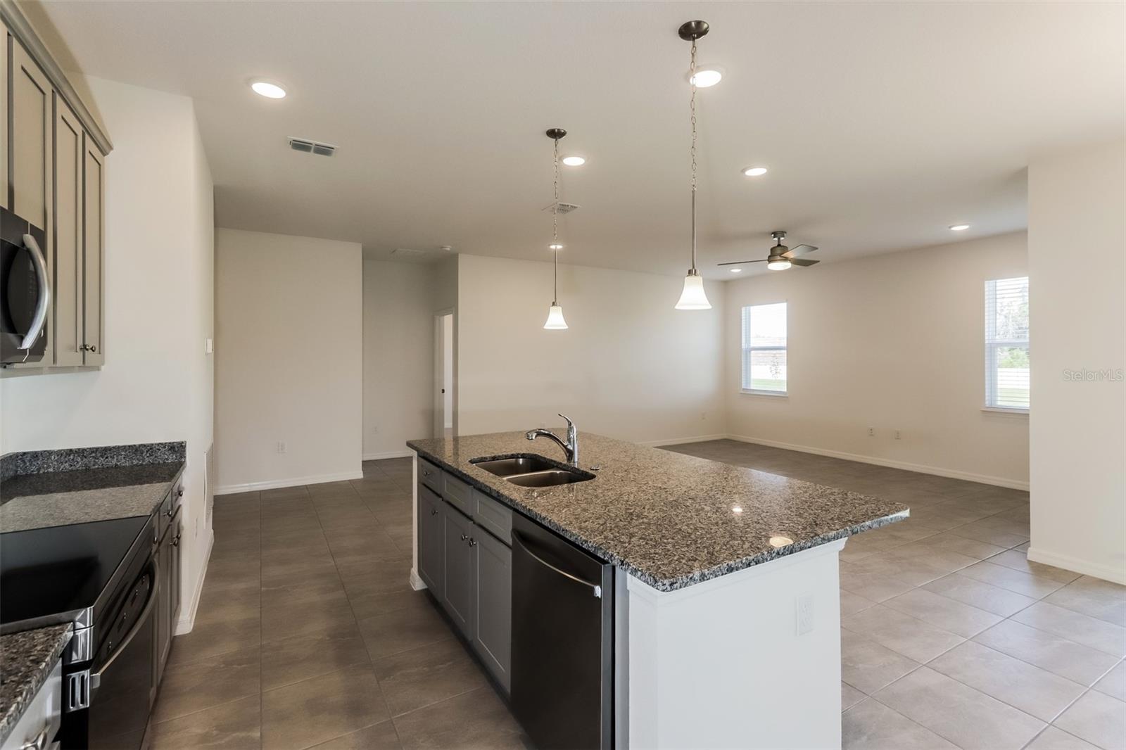 WINDSOR RESERVE PH 1 - Residential Lease