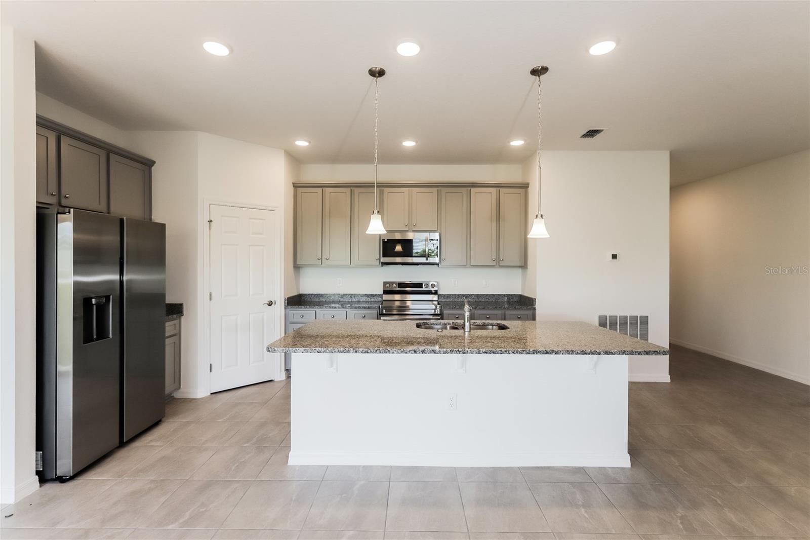 WINDSOR RESERVE PH 1 - Residential Lease