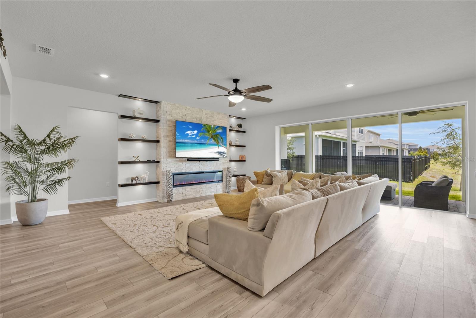 ESTS/LAKEVIEW PRESERVE - Residential