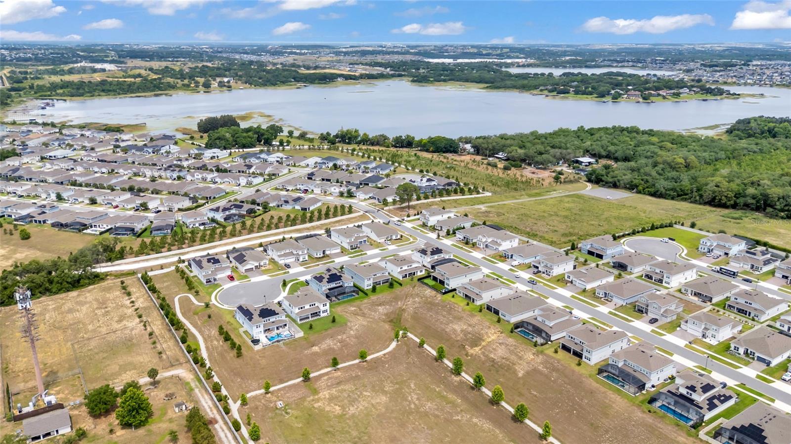 ESTS/LAKEVIEW PRESERVE - Residential