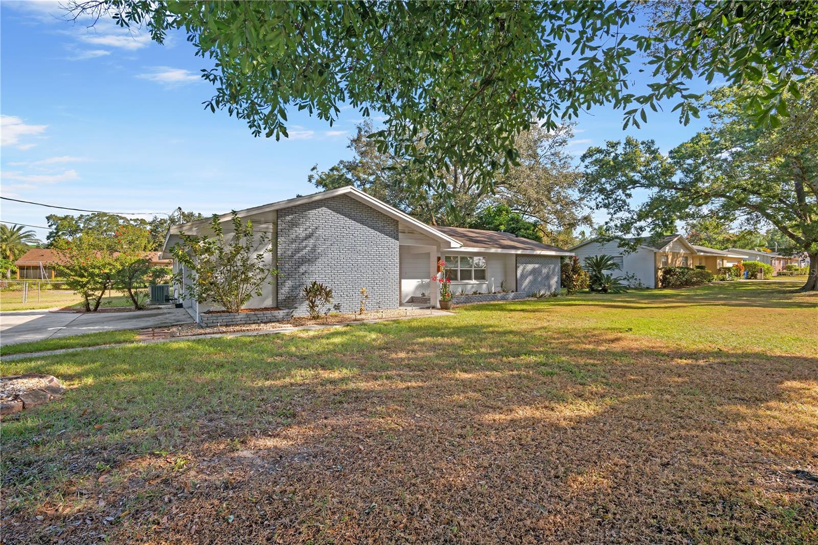 LINCOLN PARK - Residential Lease