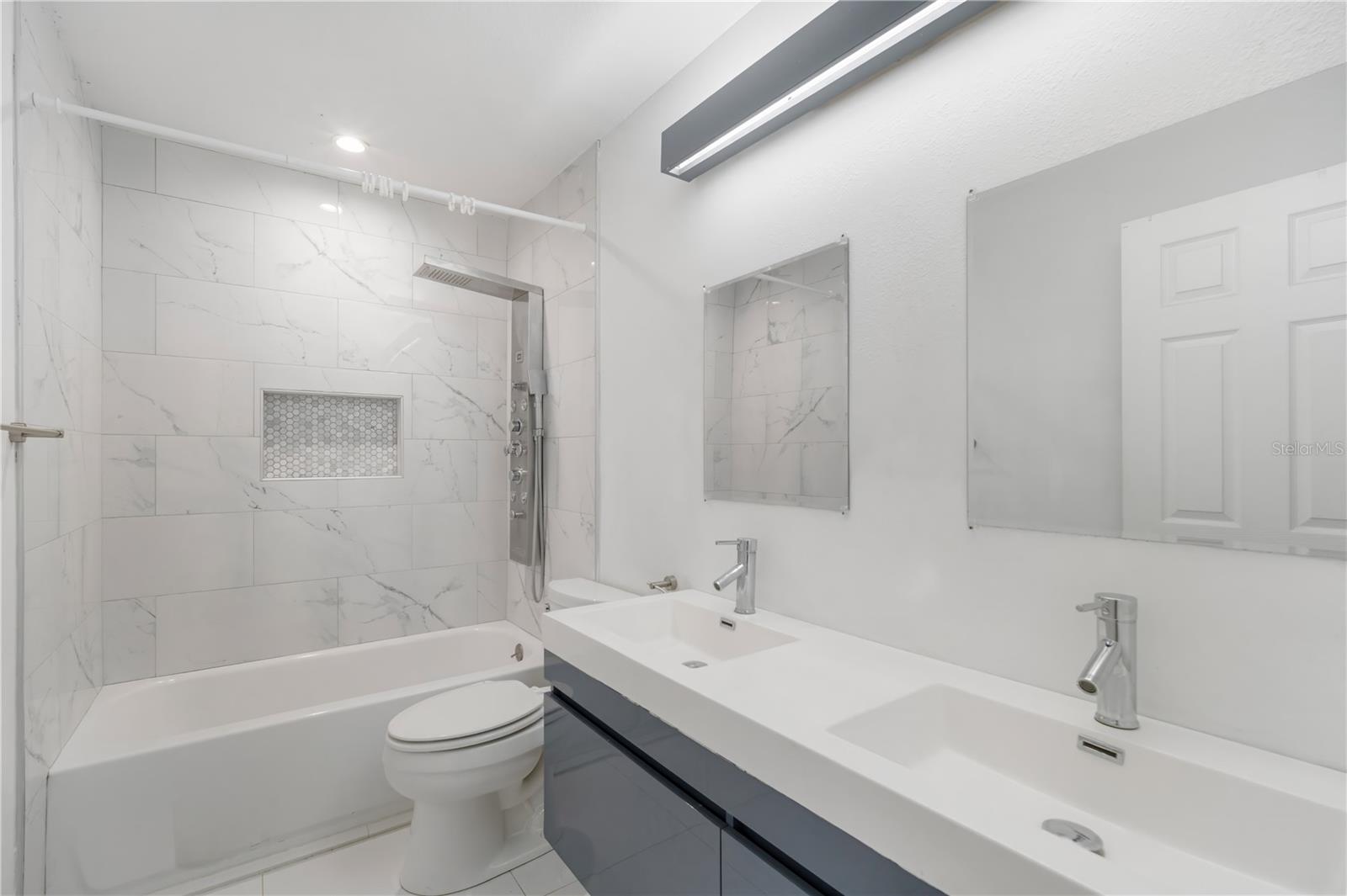 LINCOLN PARK - Residential Lease