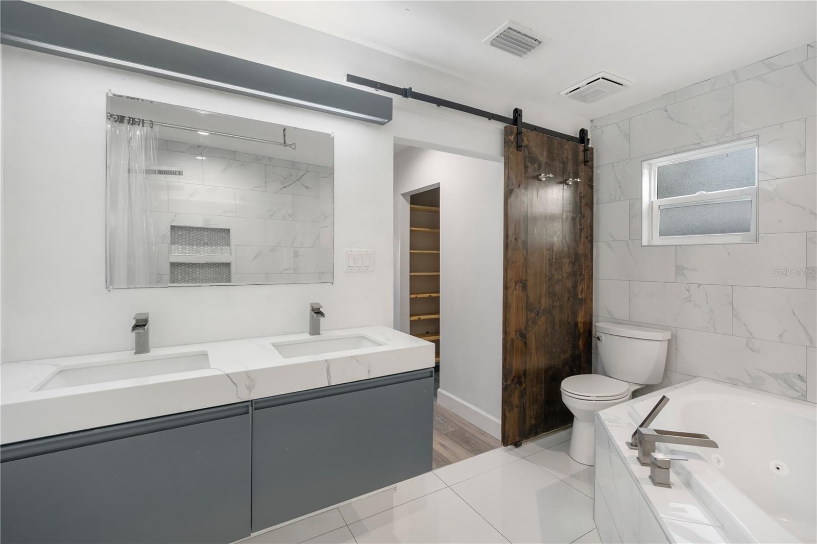 LINCOLN PARK - Residential Lease