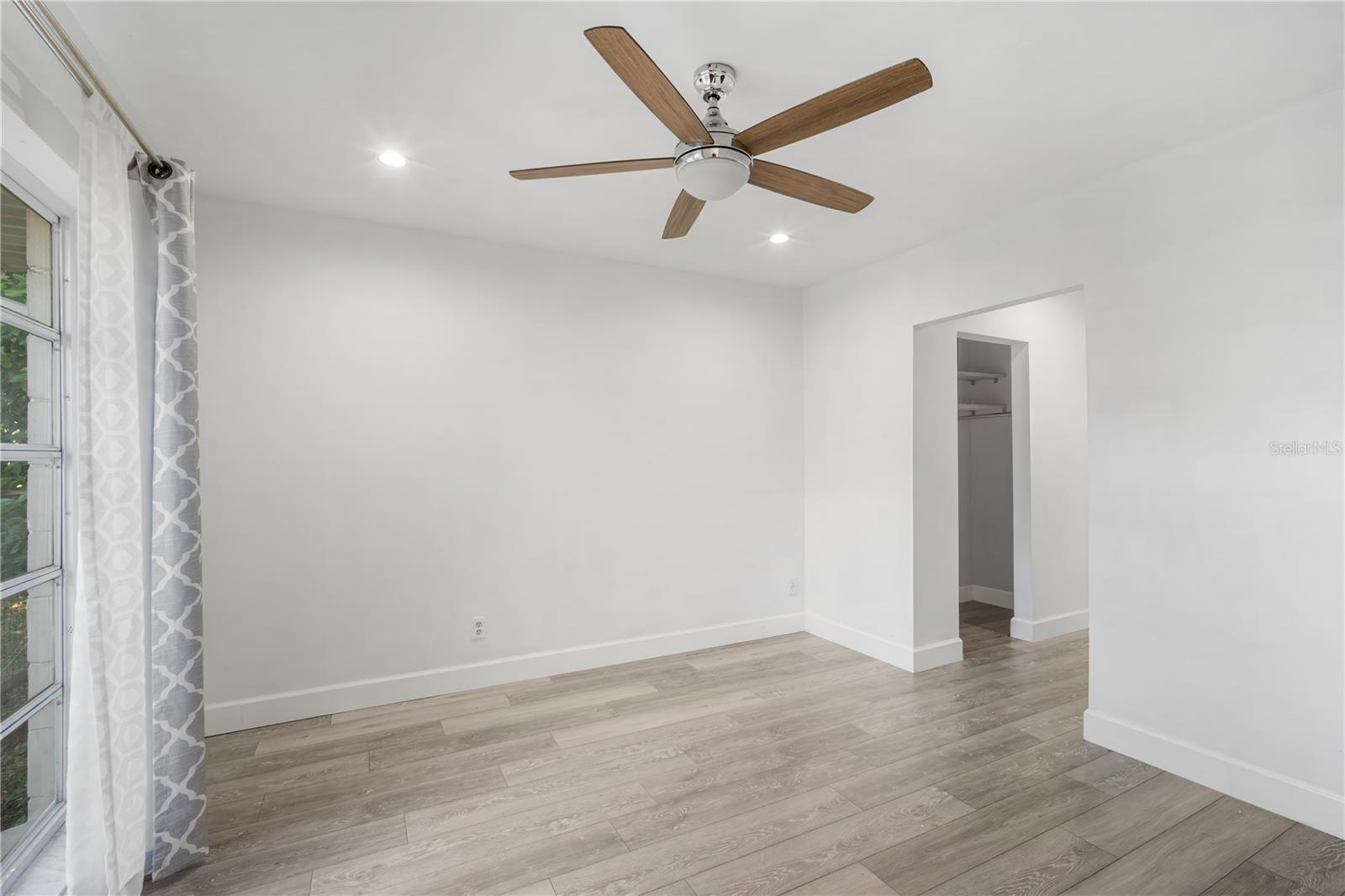 LINCOLN PARK - Residential Lease