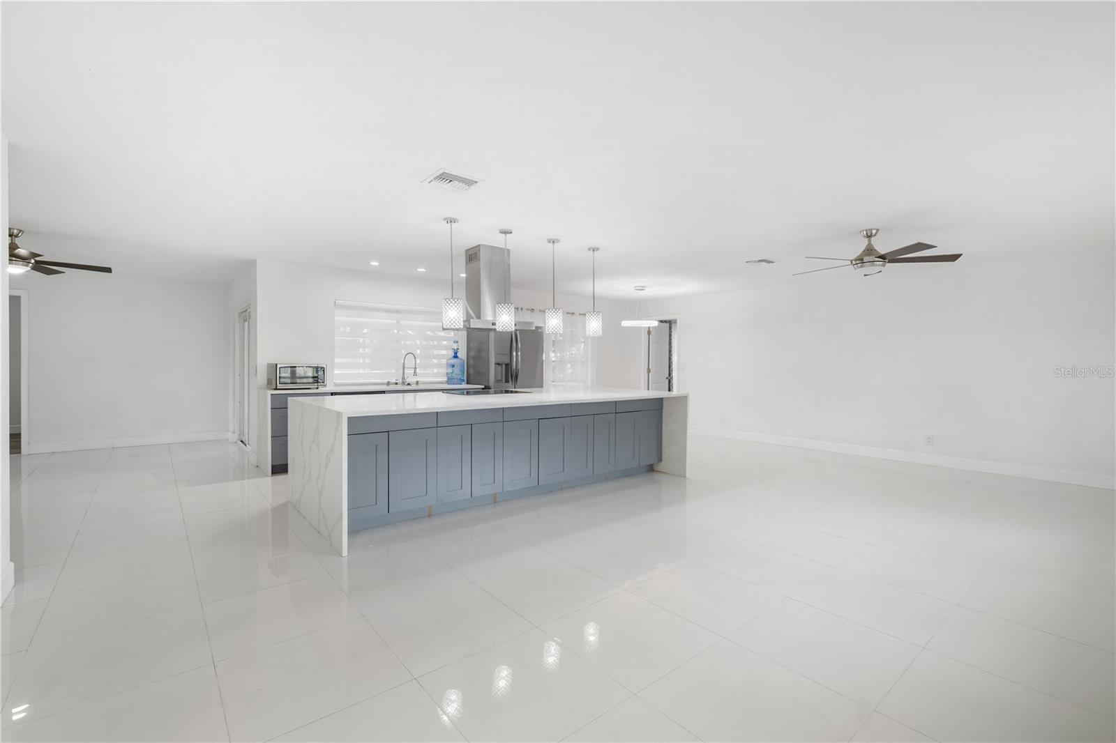 LINCOLN PARK - Residential Lease