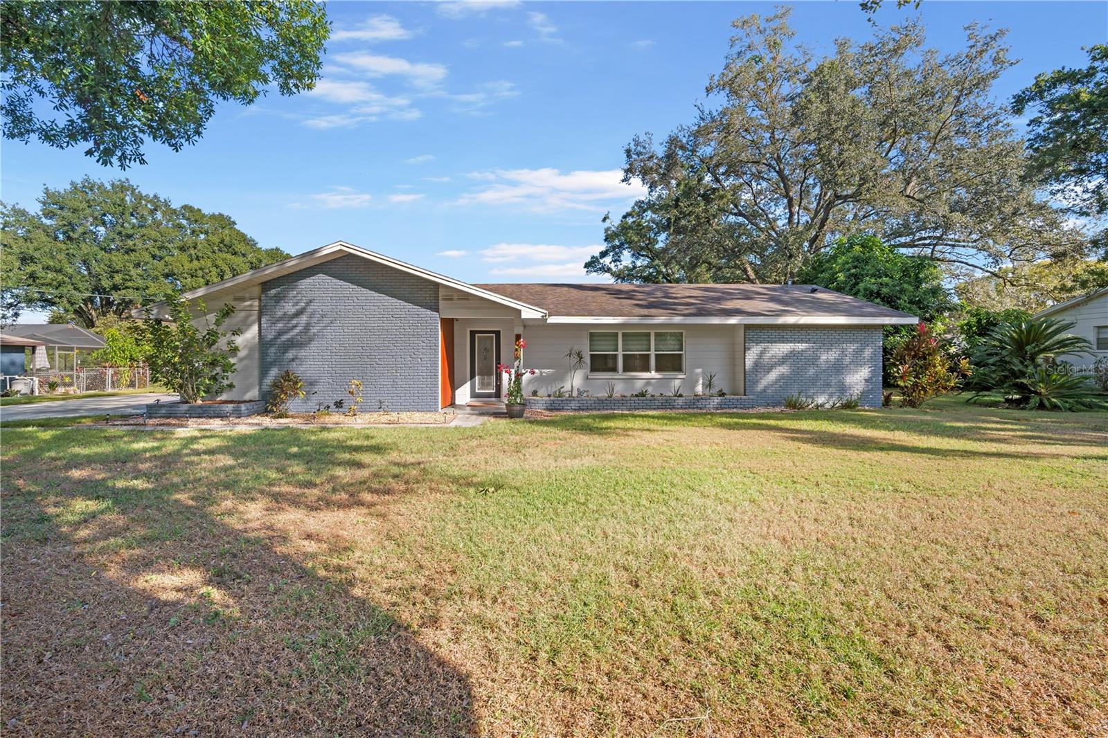 LINCOLN PARK - Residential Lease