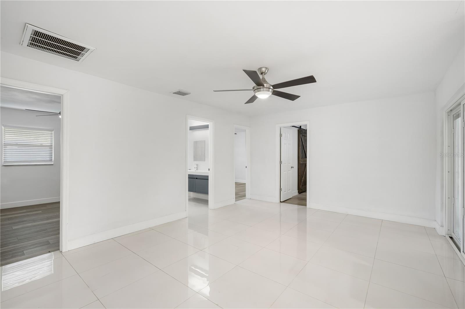 LINCOLN PARK - Residential Lease