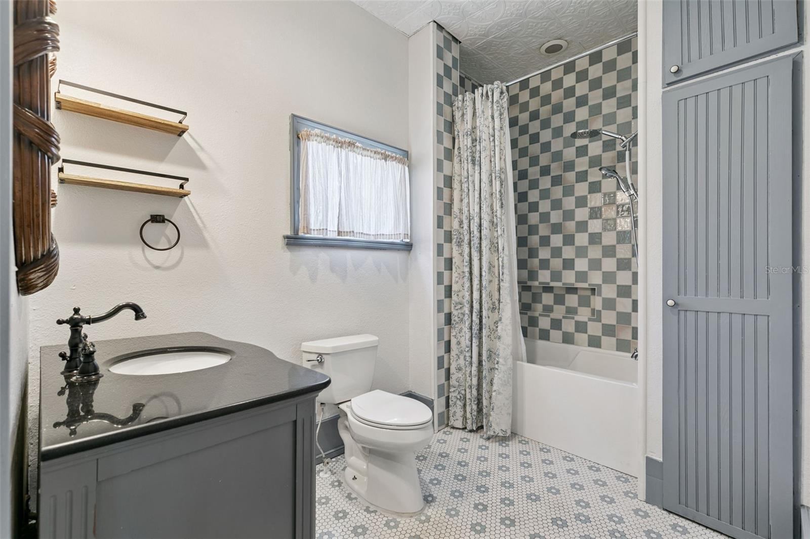 PINE HEIGHTS - Residential Lease