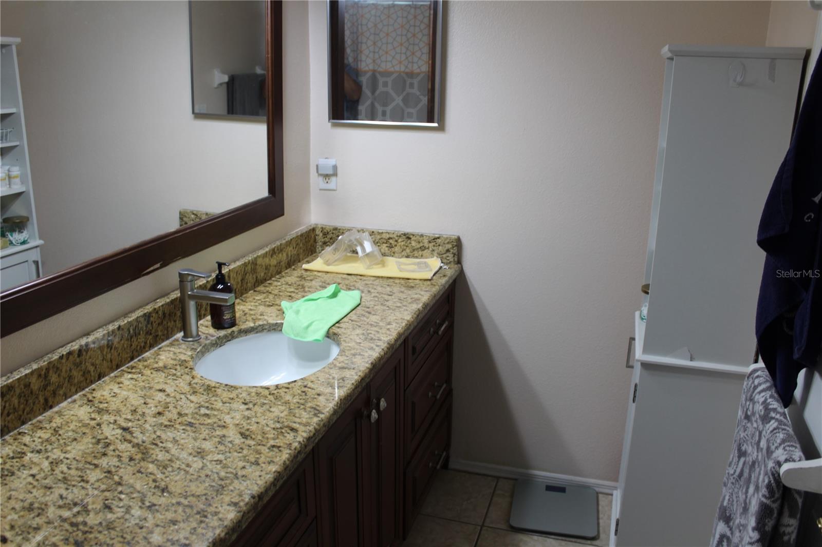 ISLANDS CURRY FORD - Residential