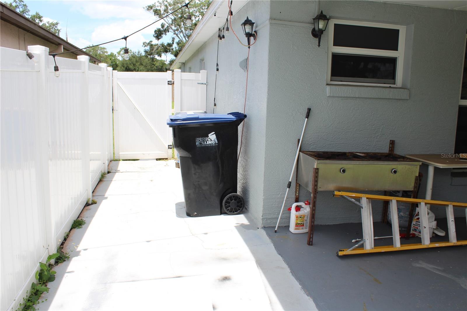 ISLANDS CURRY FORD - Residential