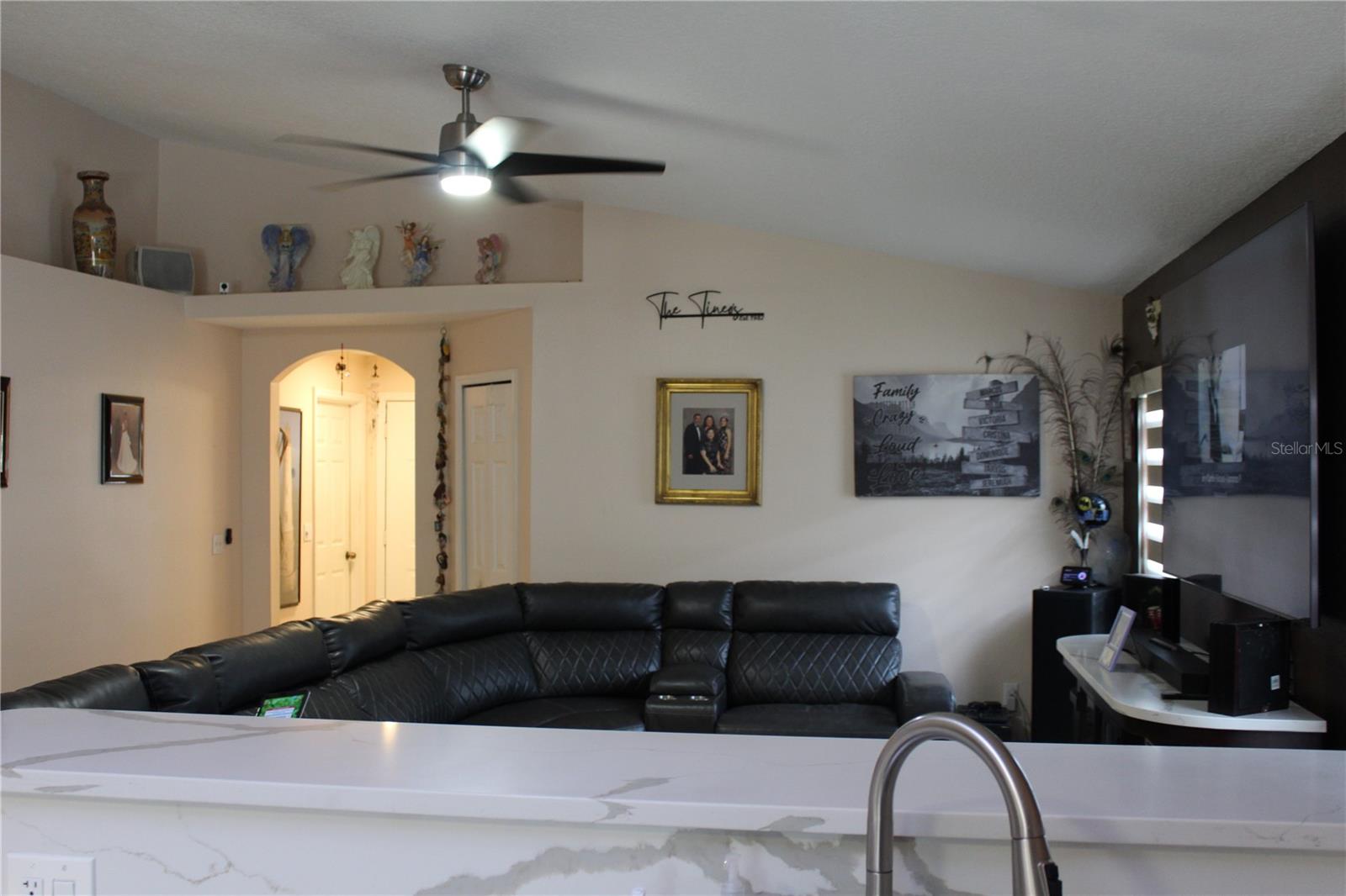 ISLANDS CURRY FORD - Residential