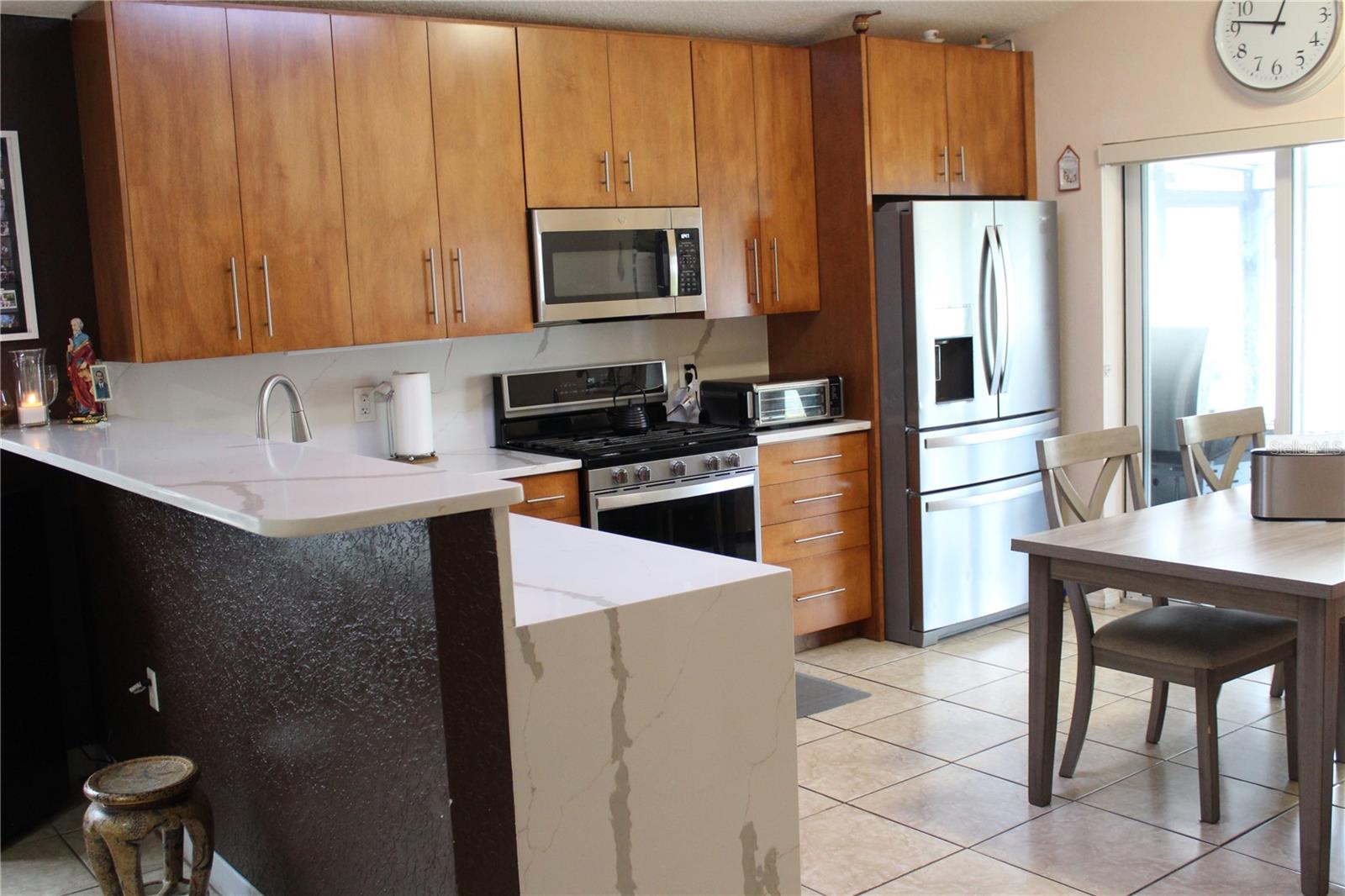 ISLANDS CURRY FORD - Residential