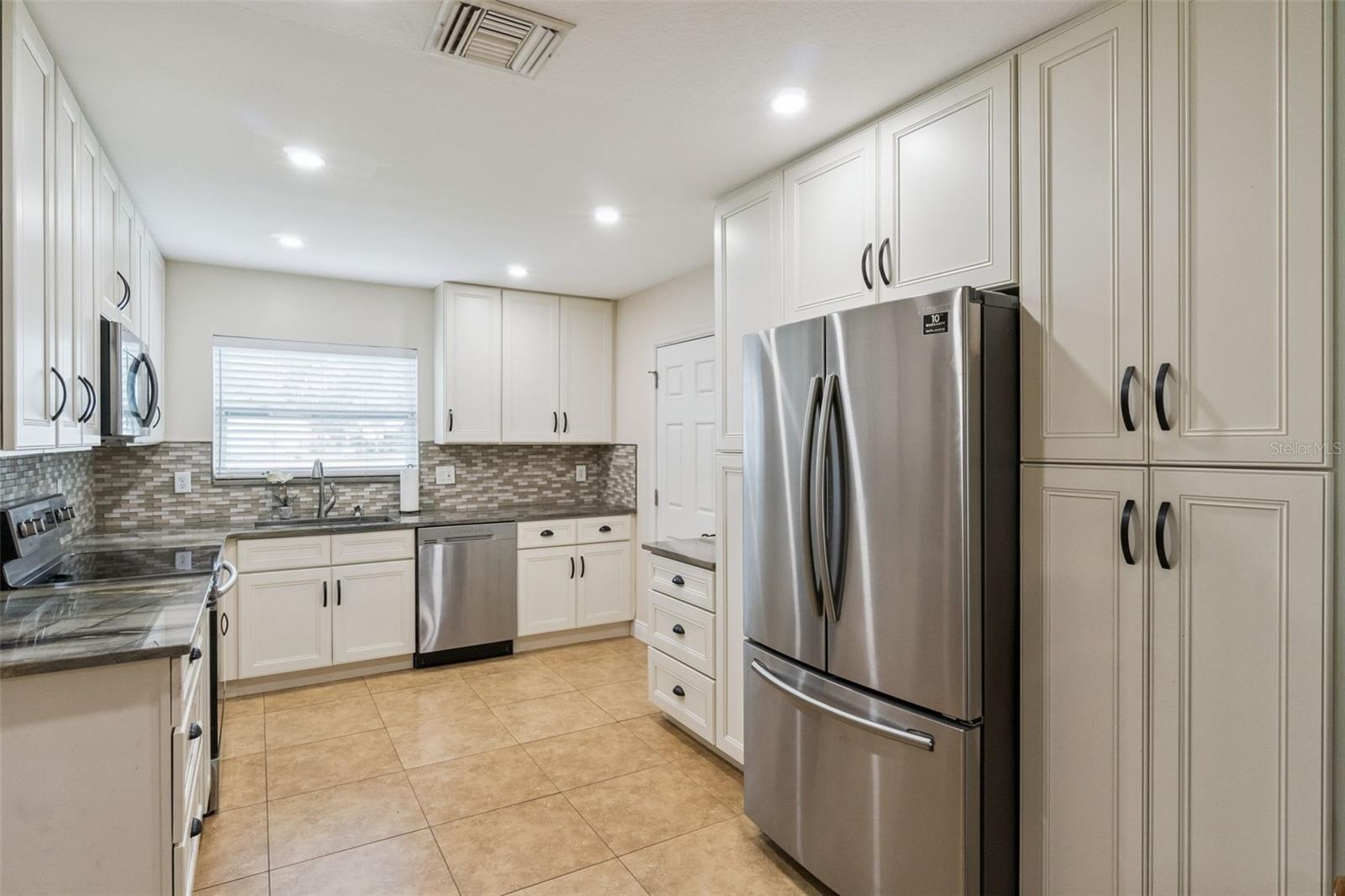 ORANGEWOOD SHADOWWOOD - Residential