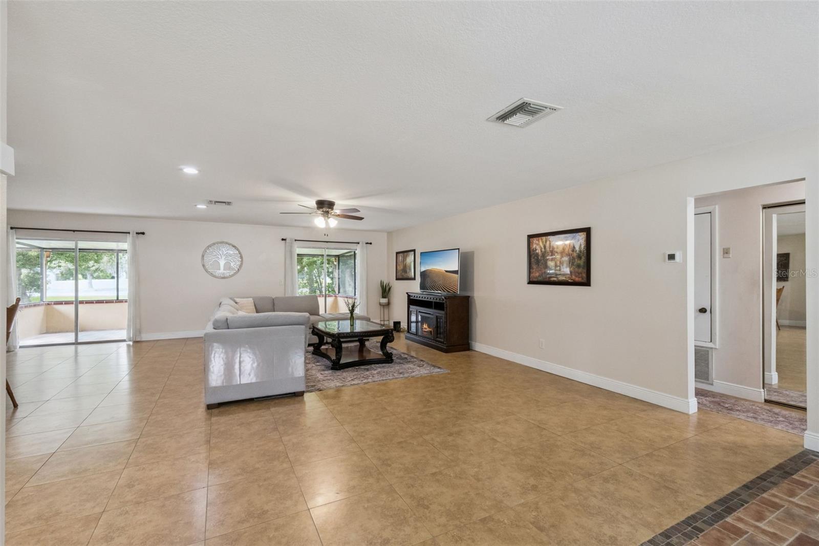 ORANGEWOOD SHADOWWOOD - Residential