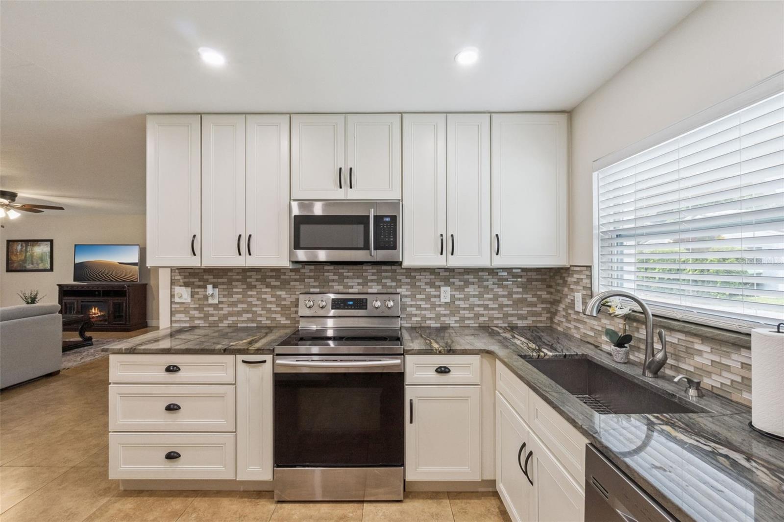 ORANGEWOOD SHADOWWOOD - Residential