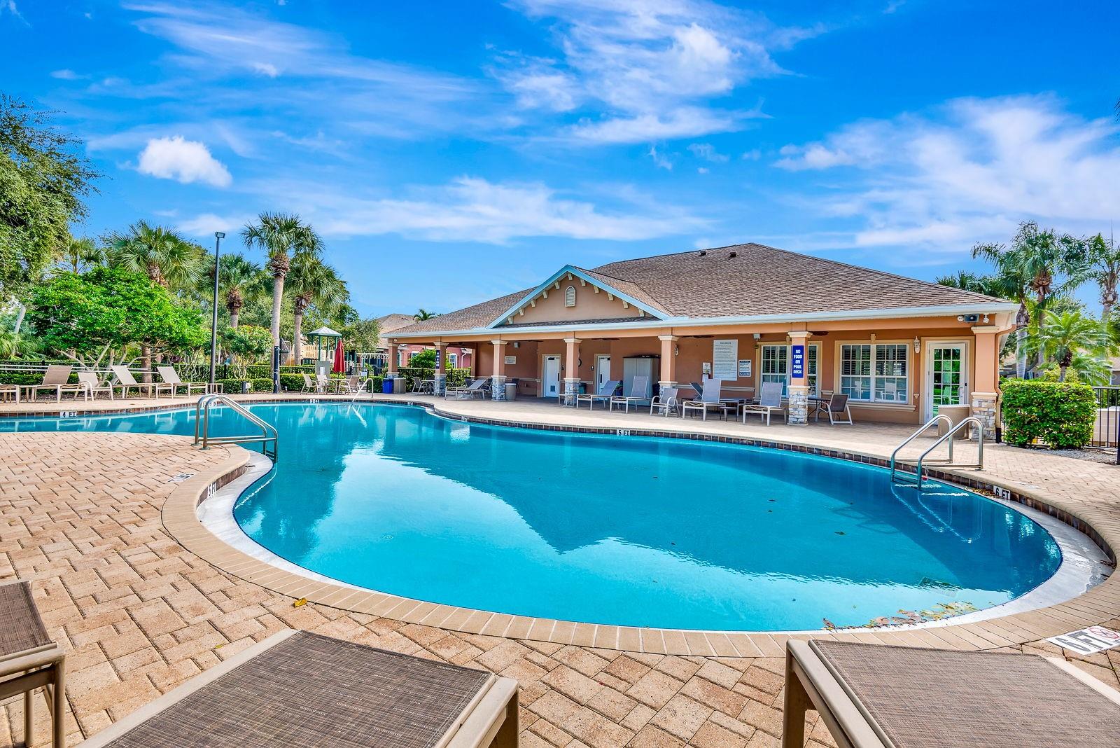 PALMA SOLA TRACE - Residential