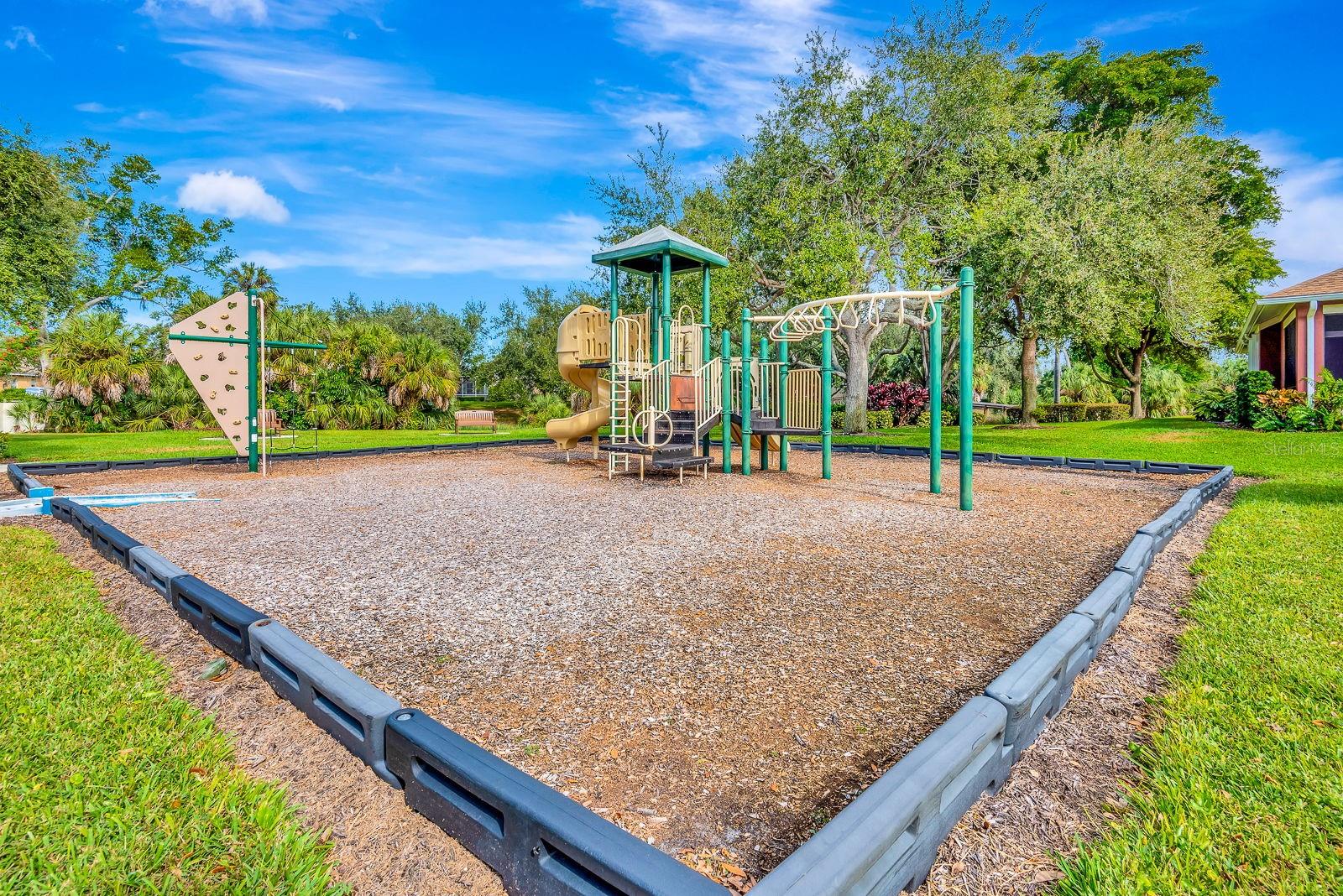 PALMA SOLA TRACE - Residential
