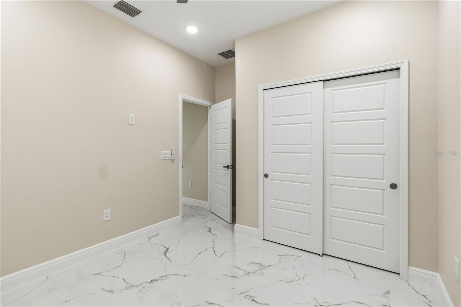 LOCKHARTS SUB 1ST ADD - Residential Lease