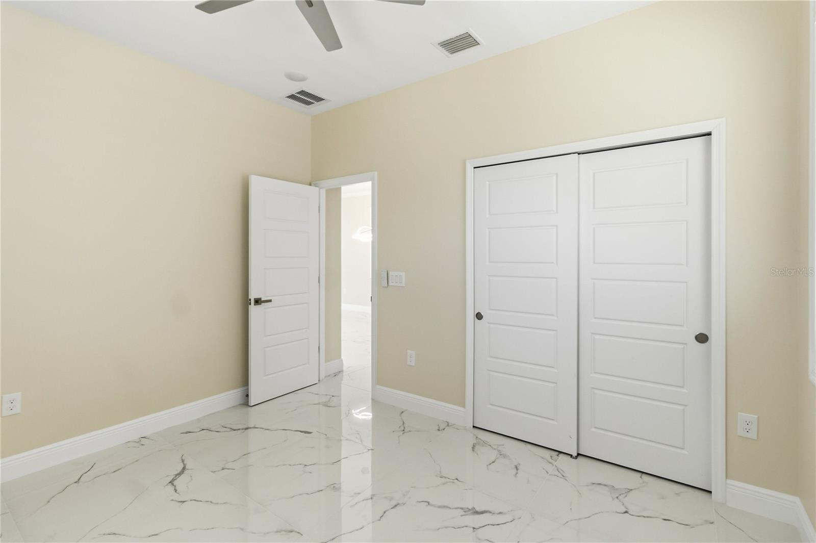 LOCKHARTS SUB 1ST ADD - Residential Lease