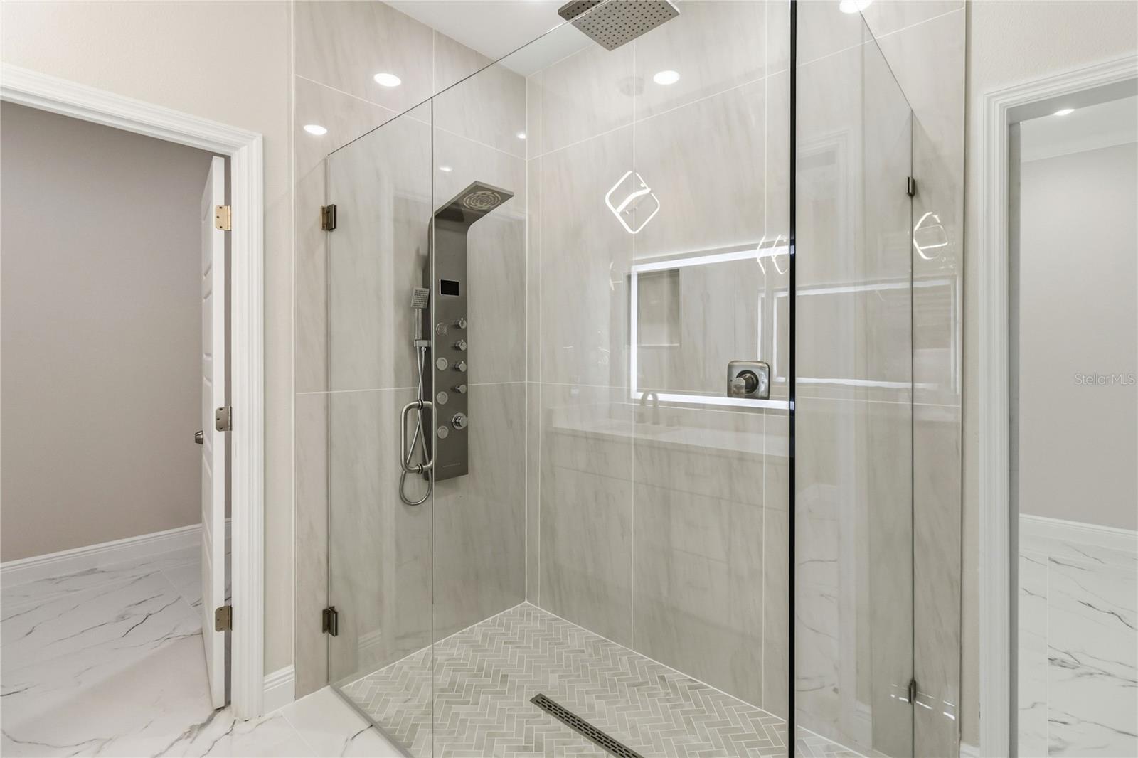 LOCKHARTS SUB 1ST ADD - Residential Lease