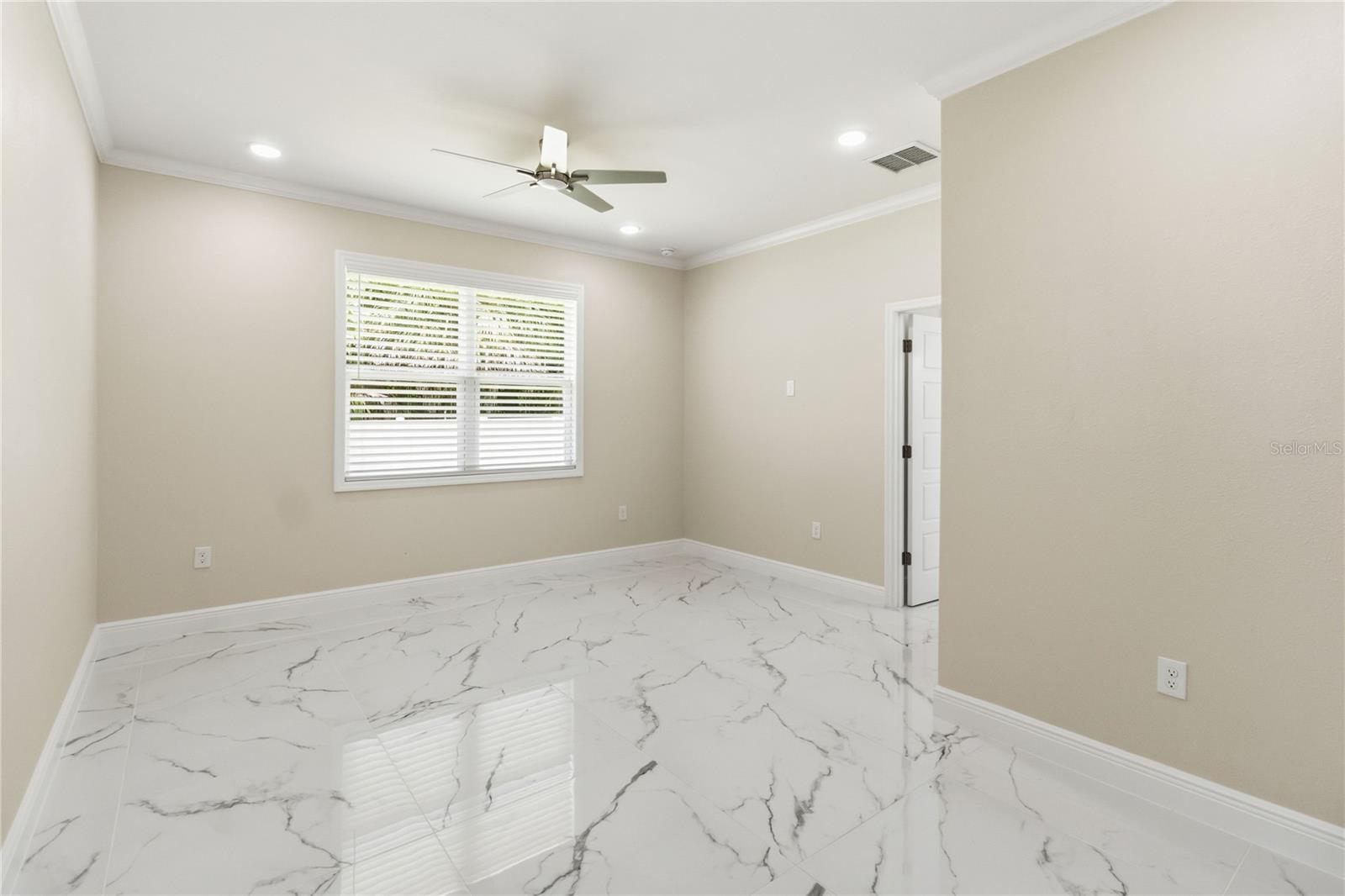 LOCKHARTS SUB 1ST ADD - Residential Lease
