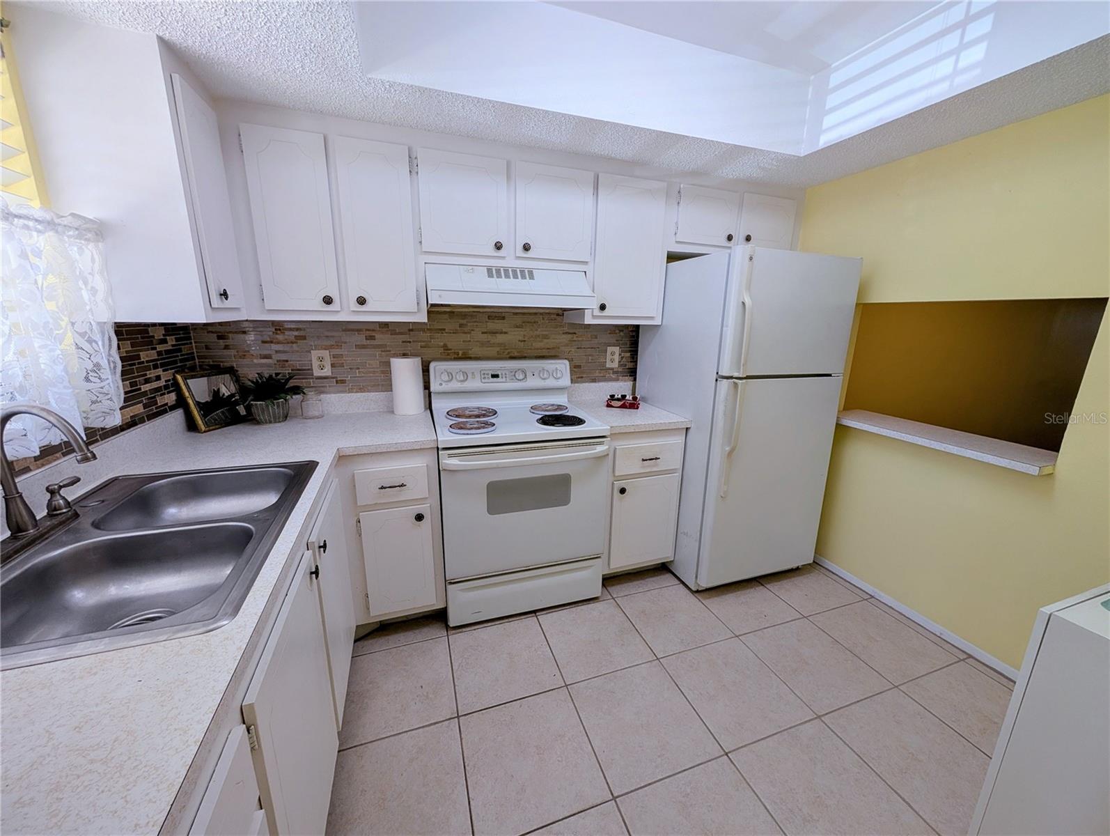 BAYSHORE ON THE LAKE APTS SEC 4 - Residential