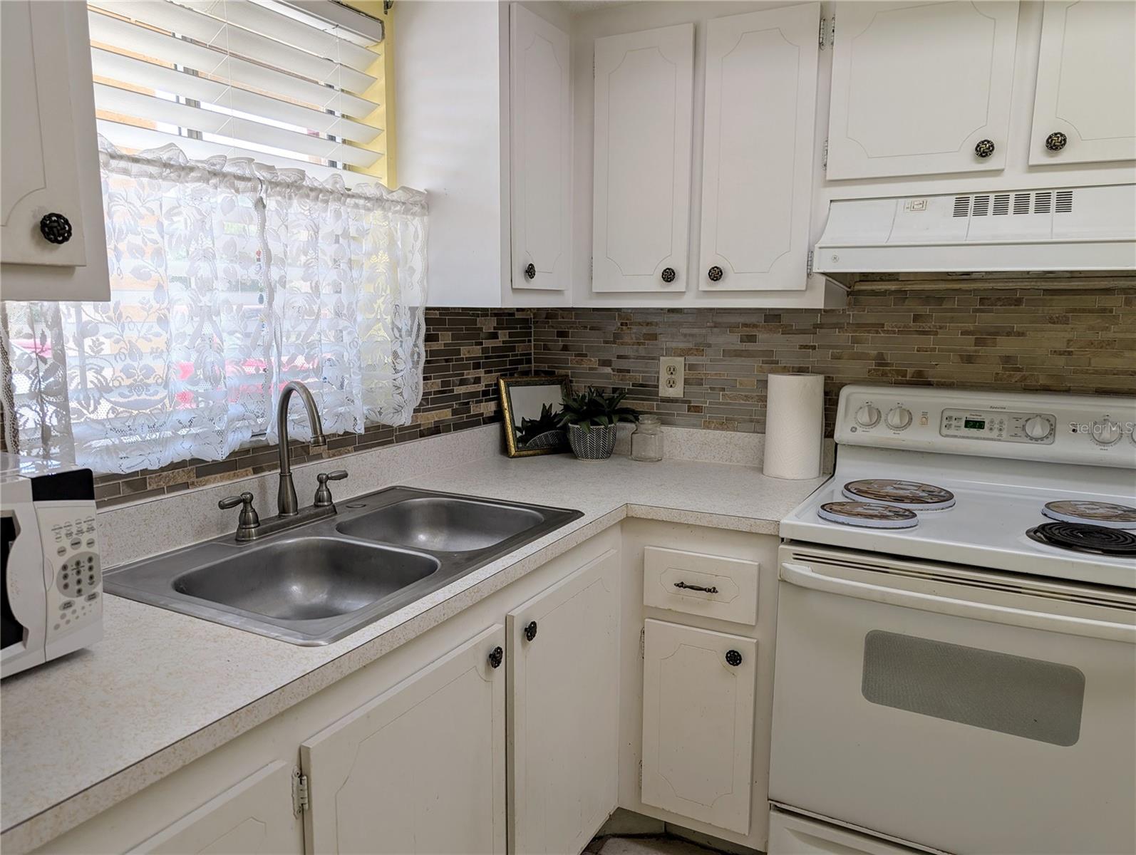 BAYSHORE ON THE LAKE APTS SEC 4 - Residential