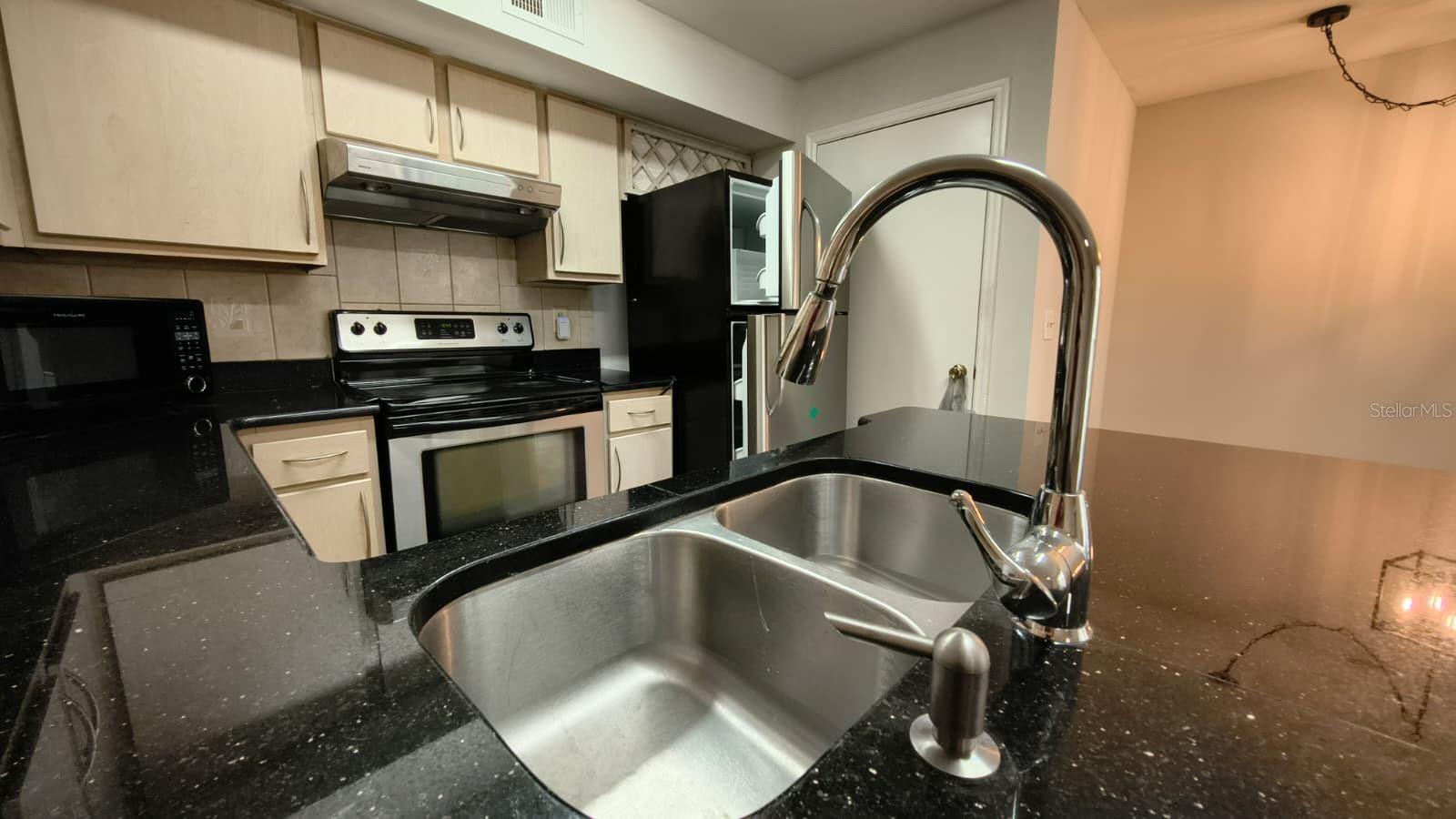 BERMUDA DUNES PRIVATE RESIDENCE - Residential Lease