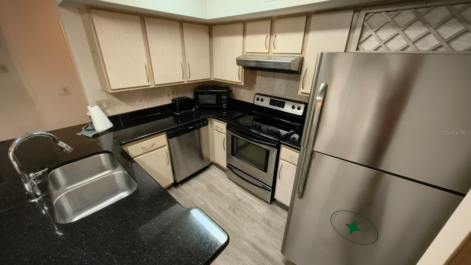 BERMUDA DUNES PRIVATE RESIDENCE - Residential Lease