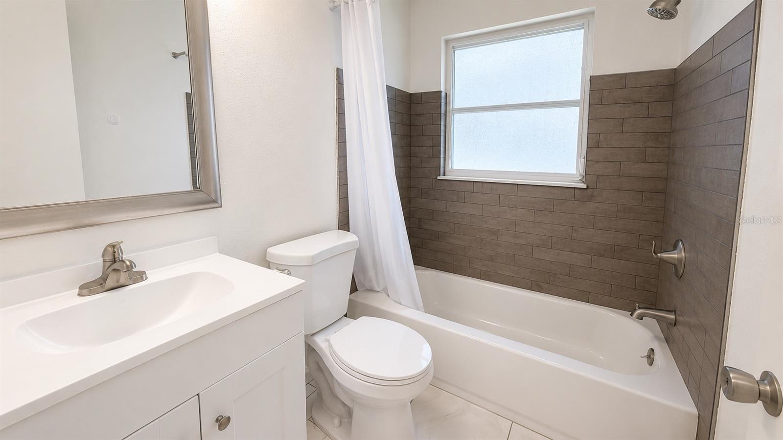 TOWNHOUSE NORTHWEST - Residential