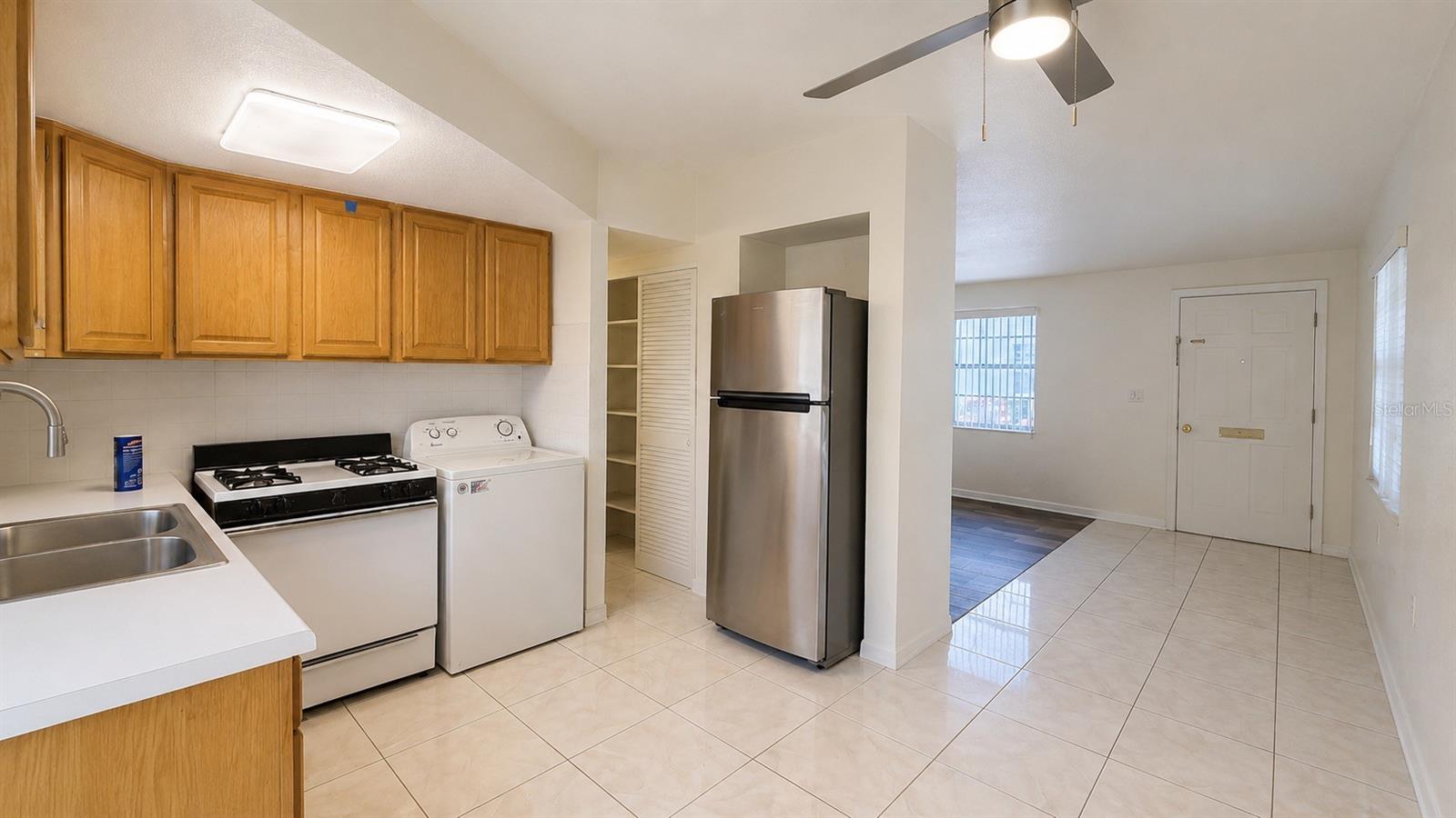 TOWNHOUSE NORTHWEST - Residential