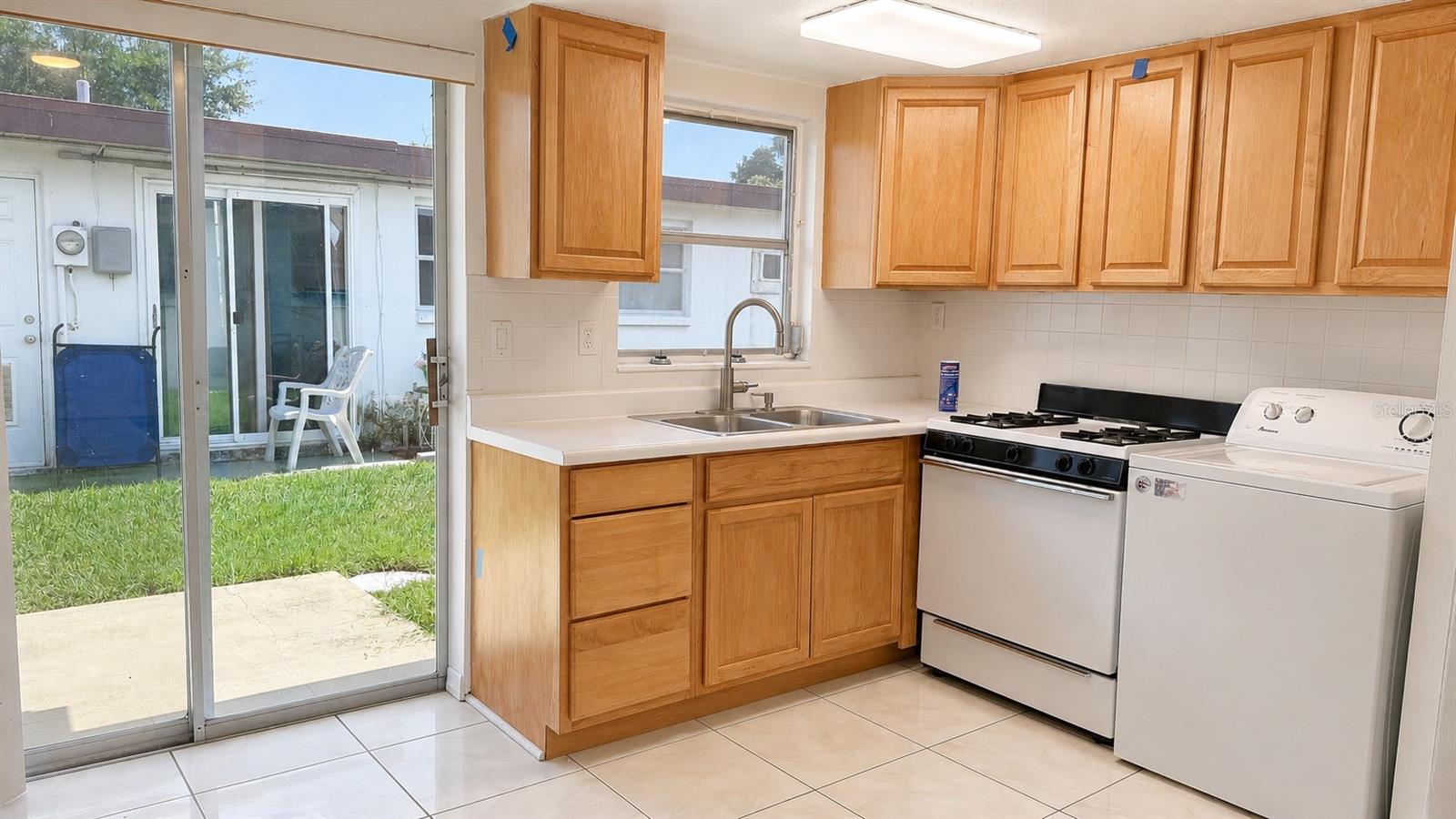 TOWNHOUSE NORTHWEST - Residential