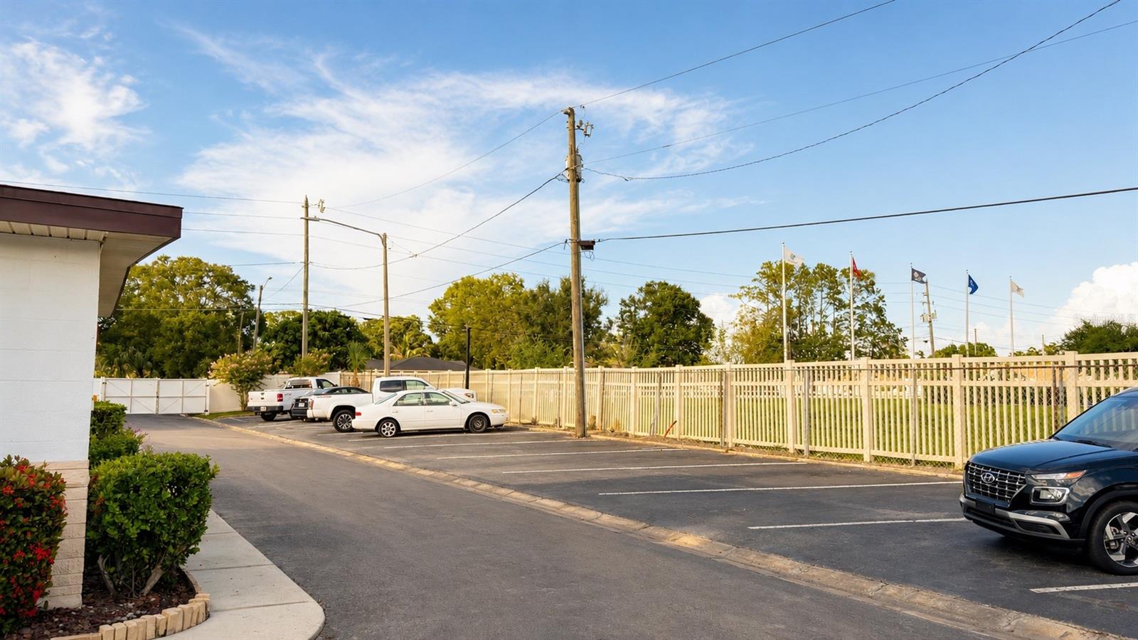 TOWNHOUSE NORTHWEST - Residential