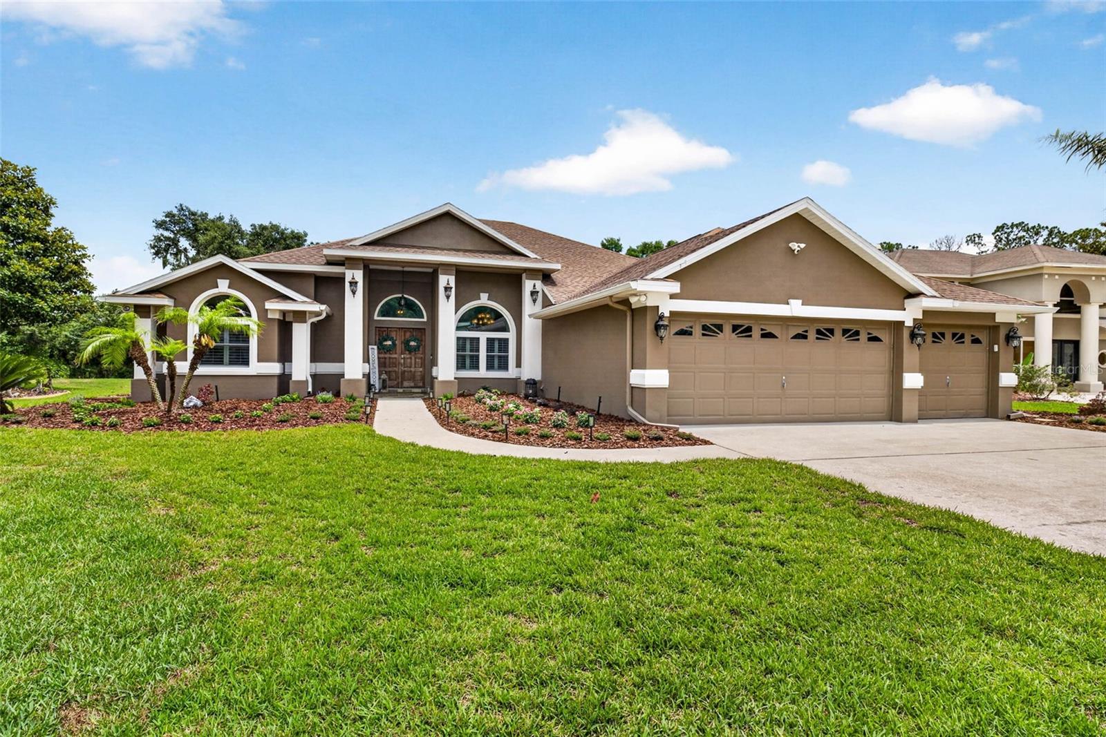 RIVER HILLS COUNTRY CLUB PH - Residential