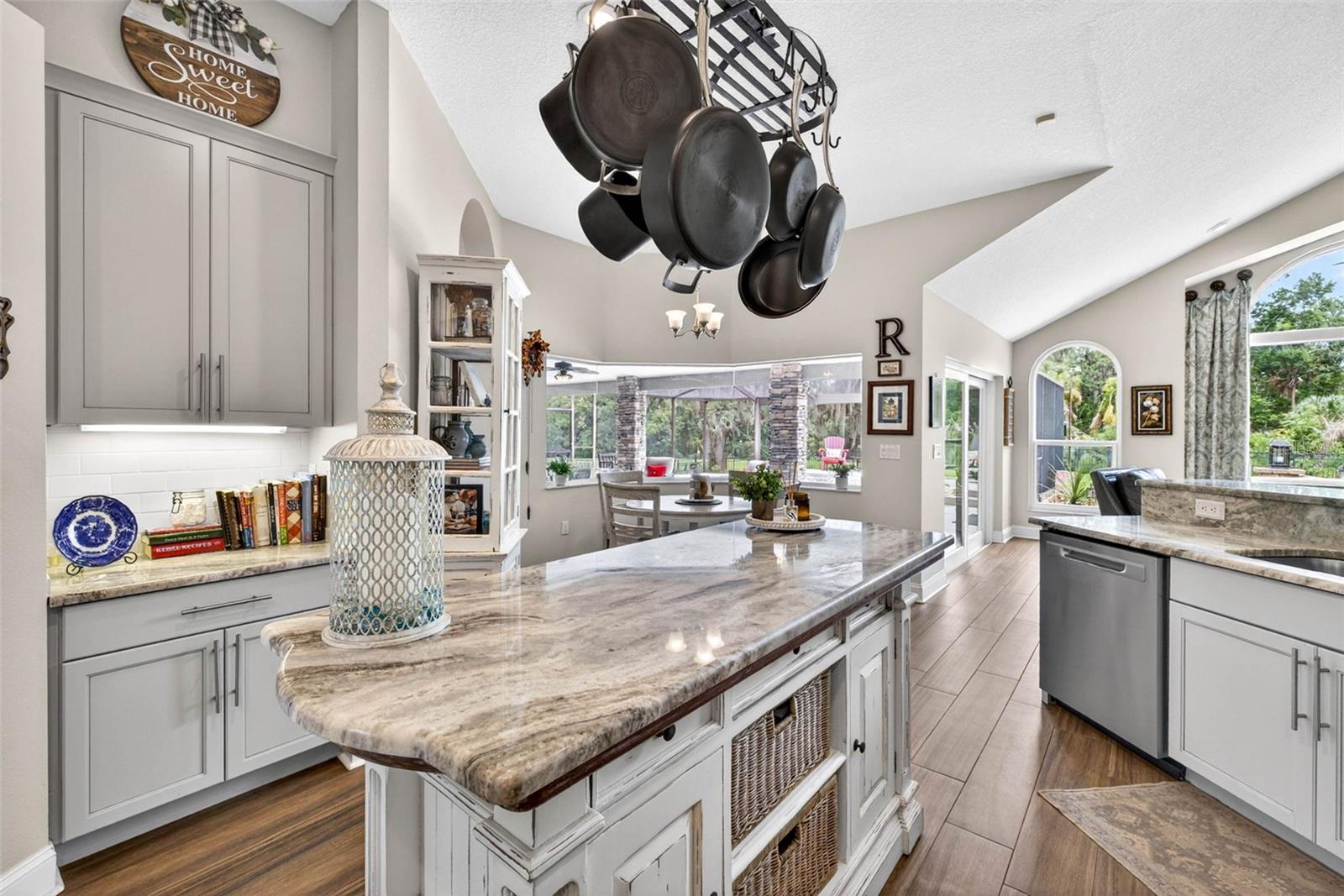 RIVER HILLS COUNTRY CLUB PH - Residential
