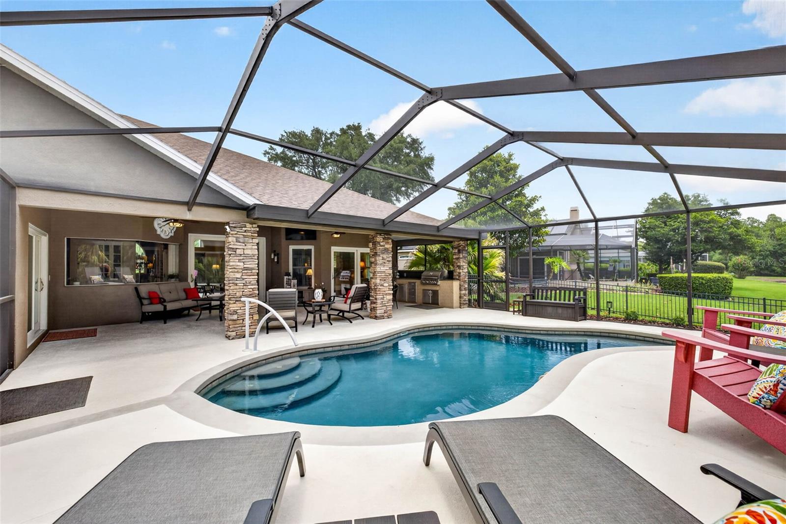 RIVER HILLS COUNTRY CLUB PH - Residential