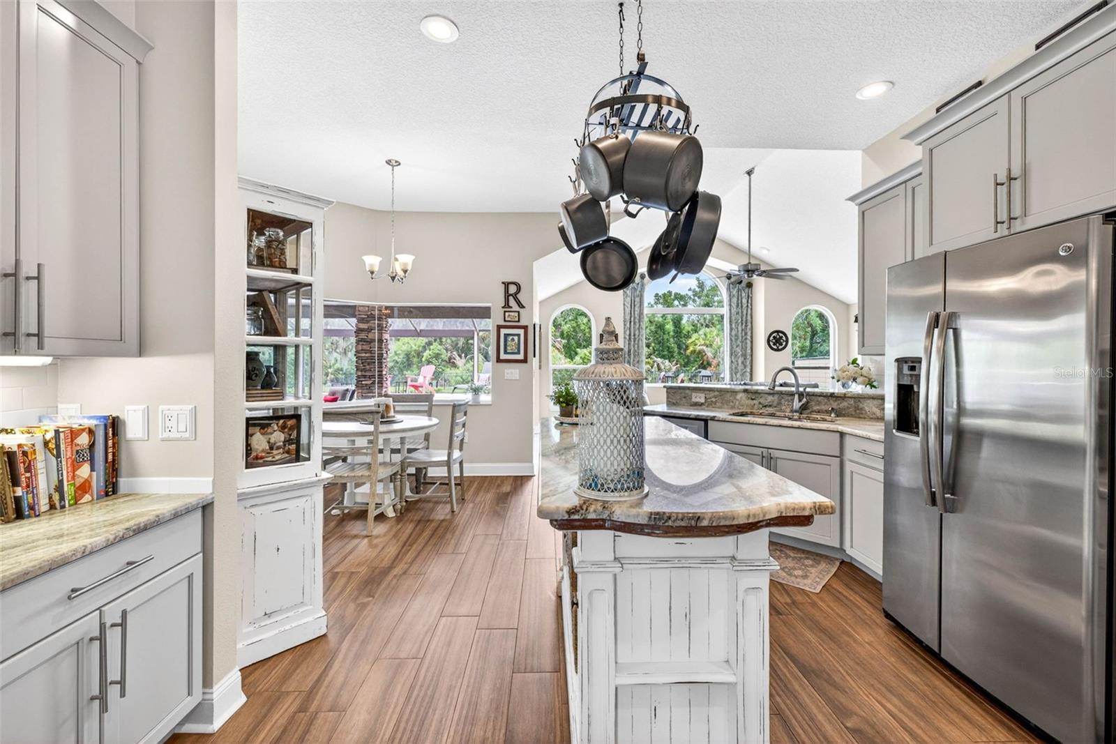 RIVER HILLS COUNTRY CLUB PH - Residential